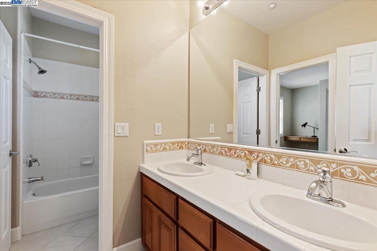 Detail Gallery Image 34 of 53 For 2597 Ancona Cir, Livermore,  CA 94550 - 6 Beds | 4/1 Baths