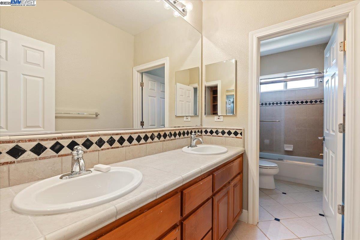 Detail Gallery Image 39 of 53 For 2597 Ancona Cir, Livermore,  CA 94550 - 6 Beds | 4/1 Baths