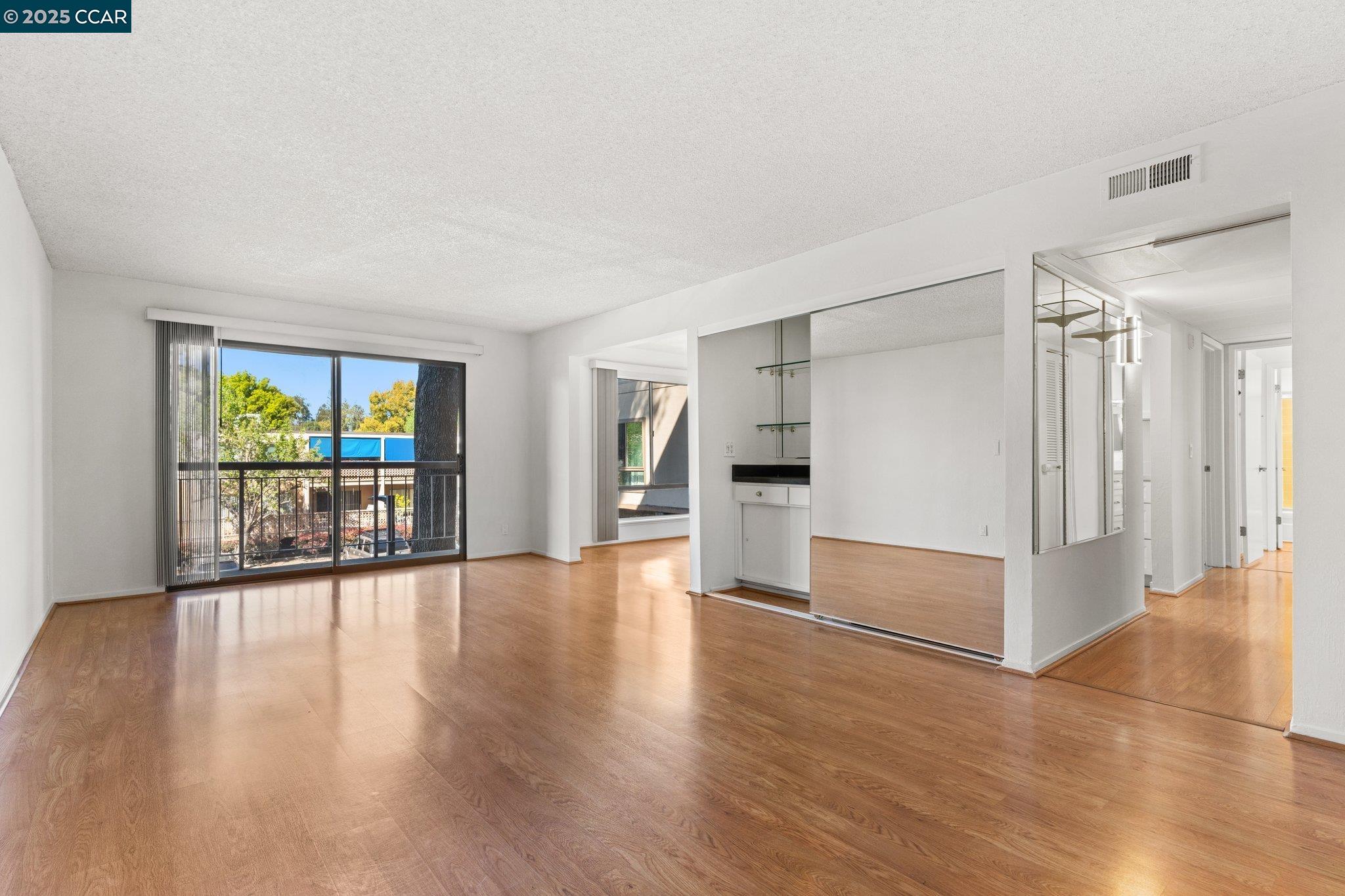 Photo #2: 41107914 Listing 