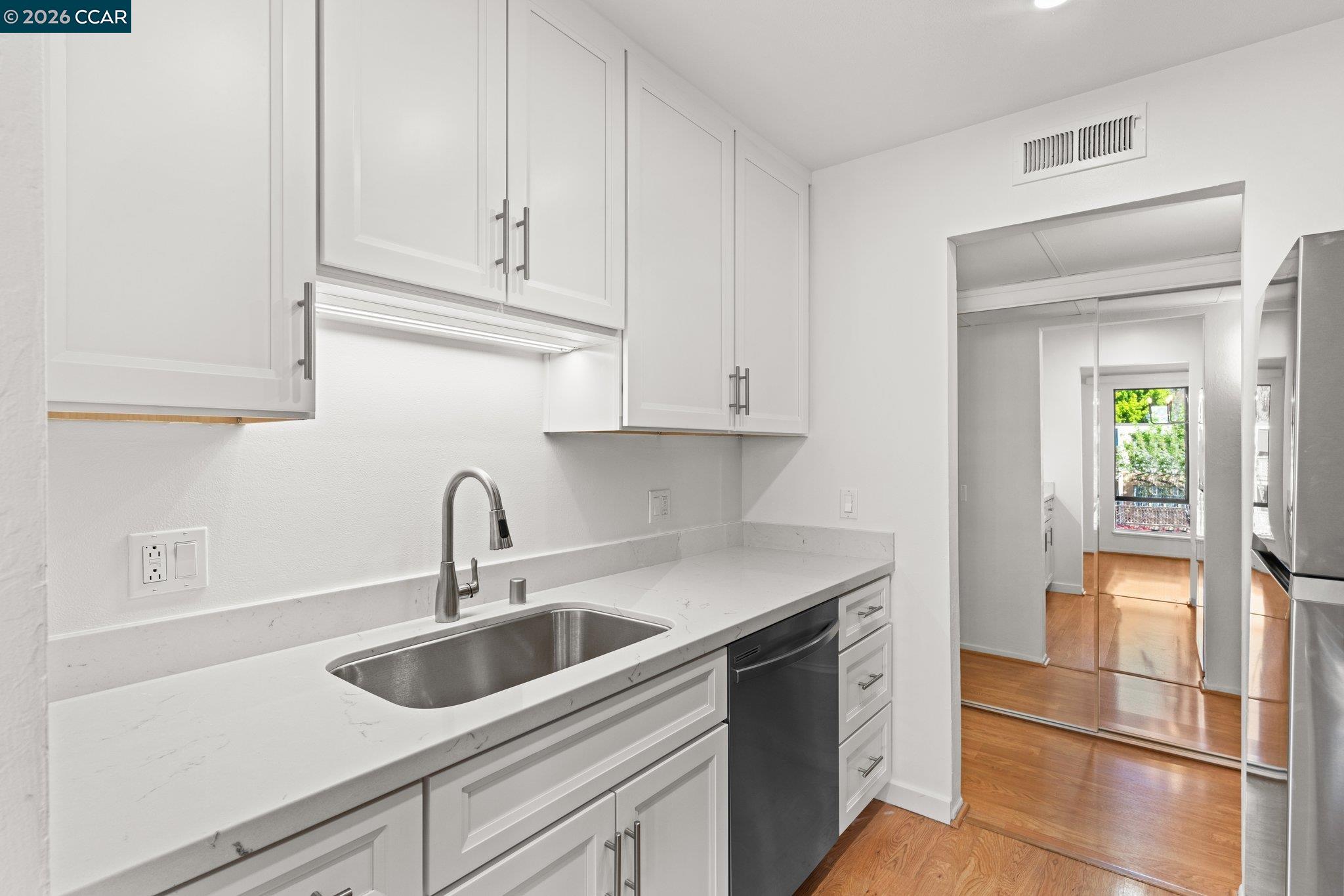 Photo #11: 41107914 Listing: Photo #11