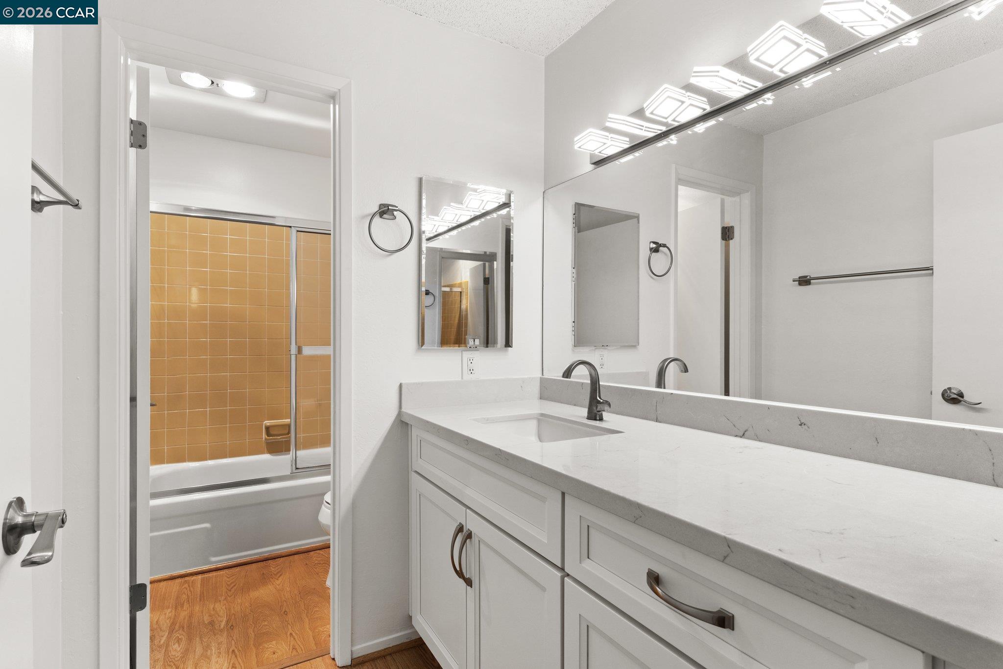 Photo #15: 41107914 Listing: Photo #15