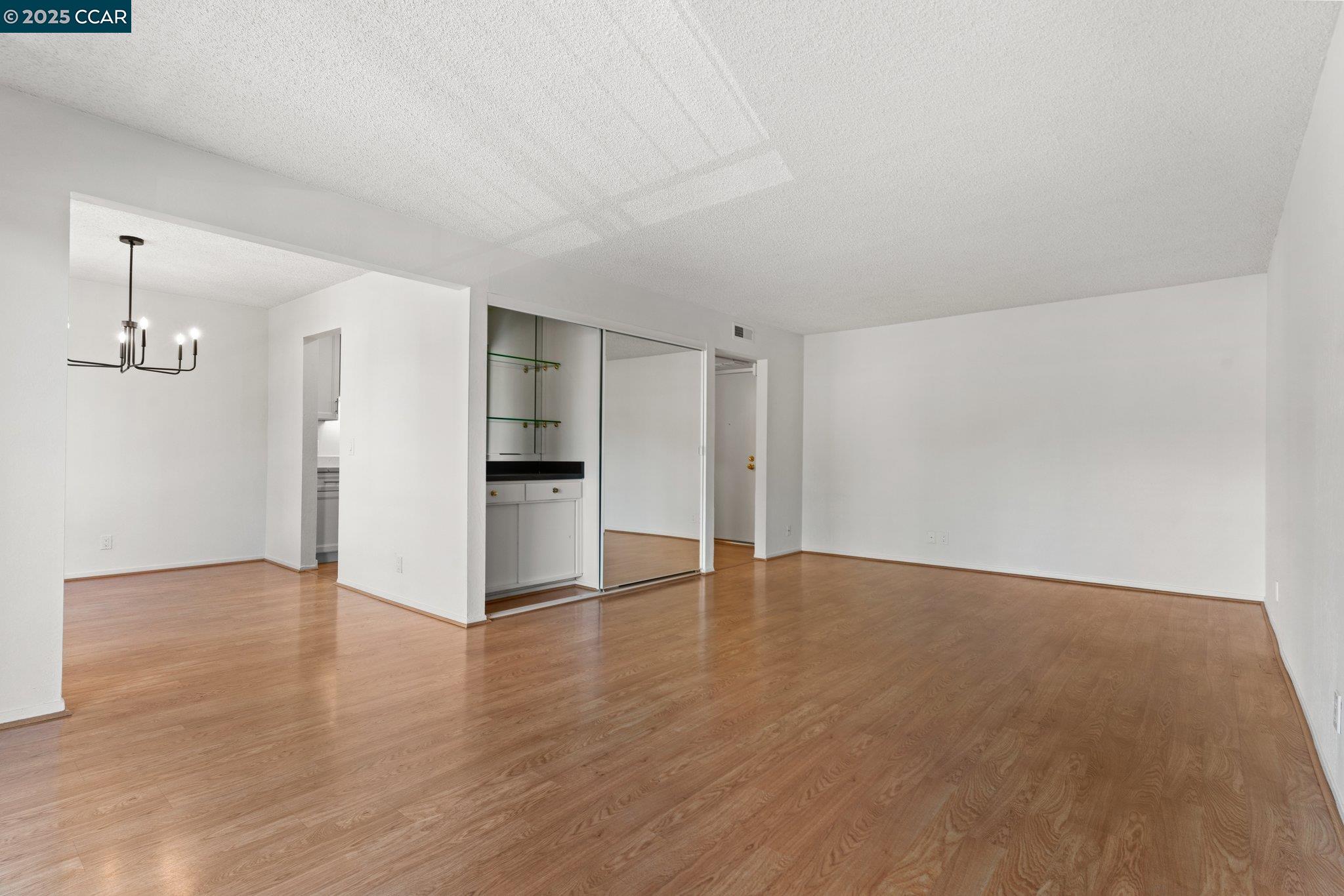 Photo #4: 41107914 Listing 