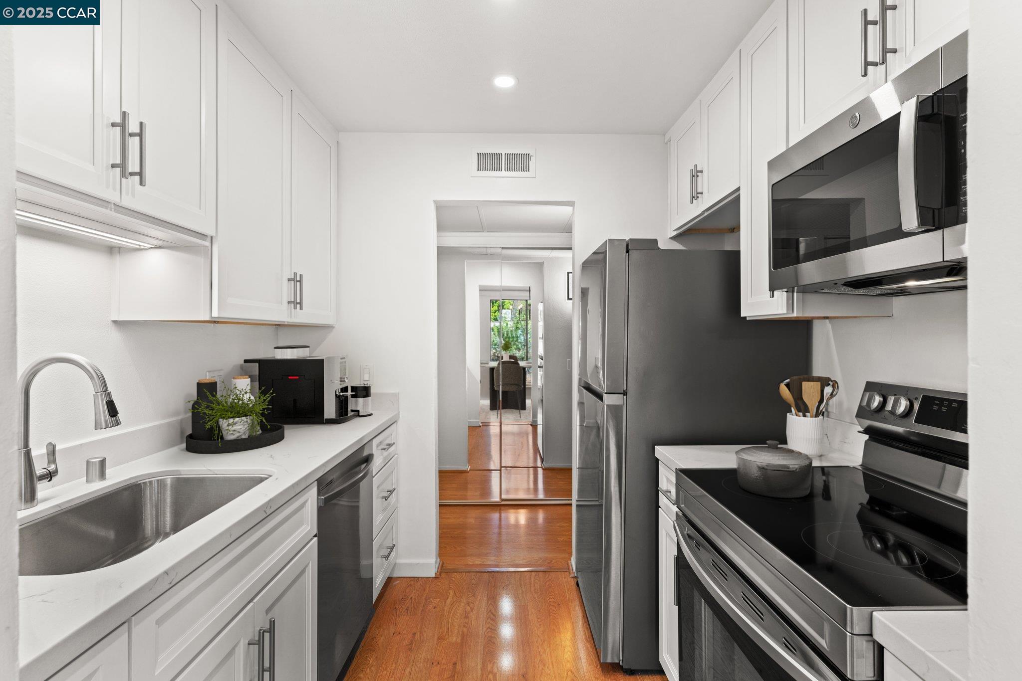 Photo #7: 41107914 Listing: Photo #7