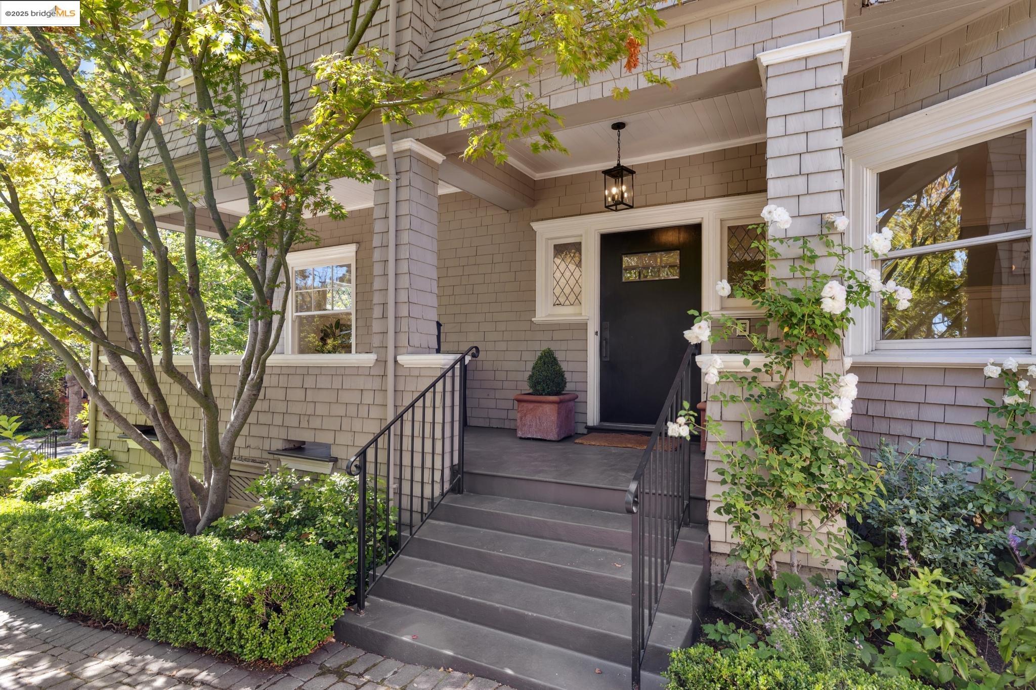 Detail Gallery Image 3 of 50 For 236 Bonita Ave, Piedmont,  CA 94611 - 4 Beds | 2/1 Baths