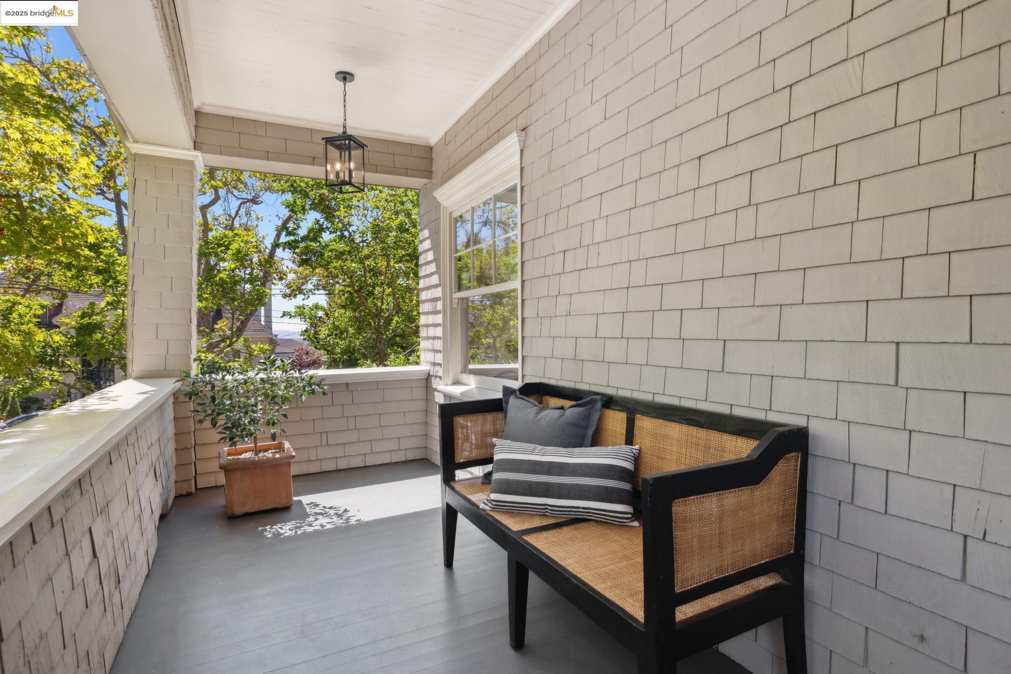 Detail Gallery Image 5 of 50 For 236 Bonita Ave, Piedmont,  CA 94611 - 4 Beds | 2/1 Baths