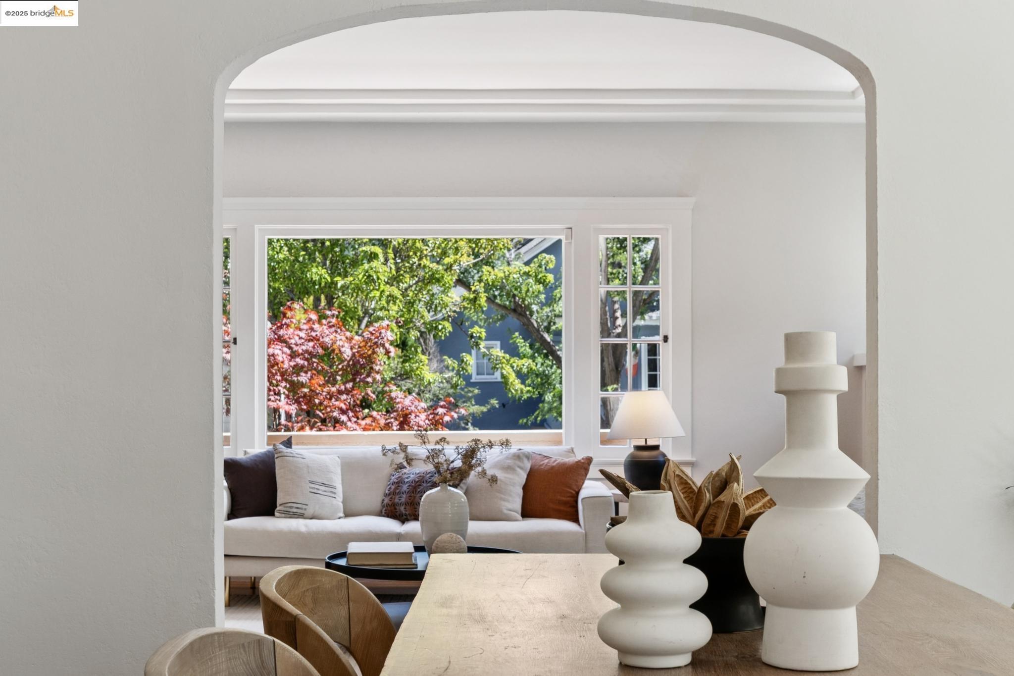 Detail Gallery Image 11 of 51 For 1071 Harvard Rd, Piedmont,  CA 94610 - 4 Beds | 2/1 Baths