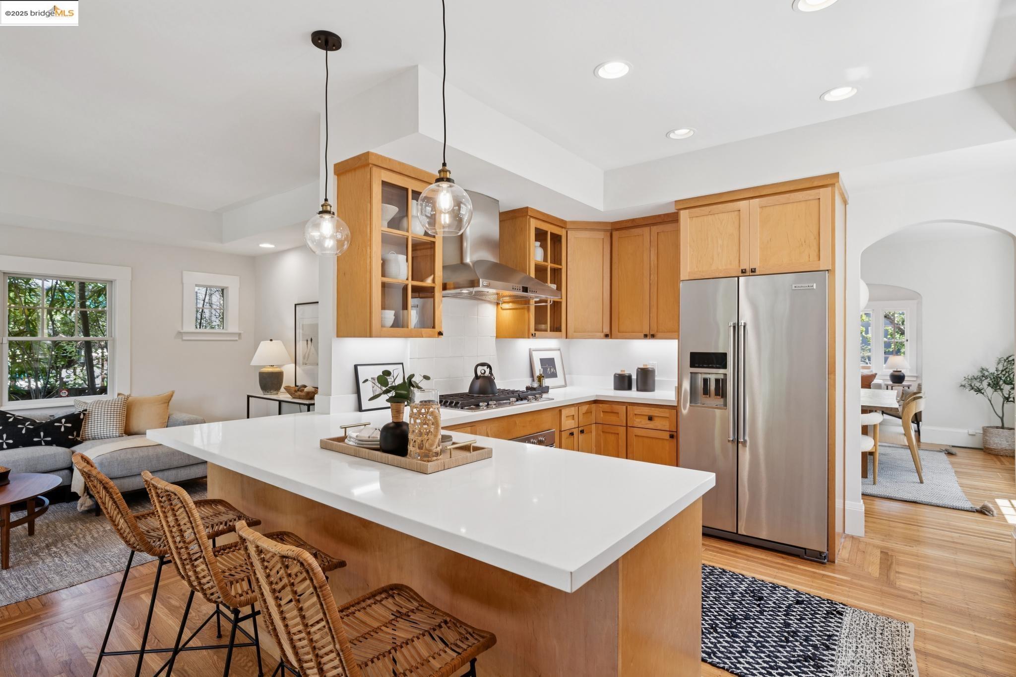 Detail Gallery Image 13 of 51 For 1071 Harvard Rd, Piedmont,  CA 94610 - 4 Beds | 2/1 Baths