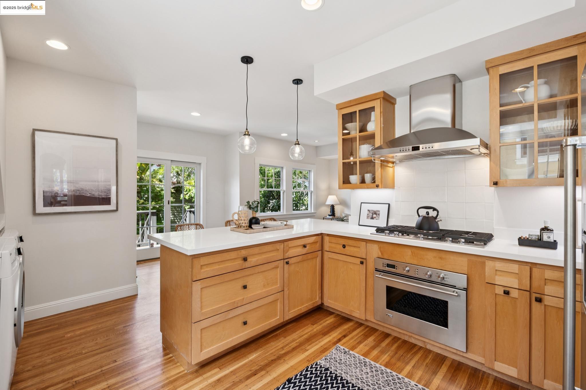 Detail Gallery Image 14 of 51 For 1071 Harvard Rd, Piedmont,  CA 94610 - 4 Beds | 2/1 Baths
