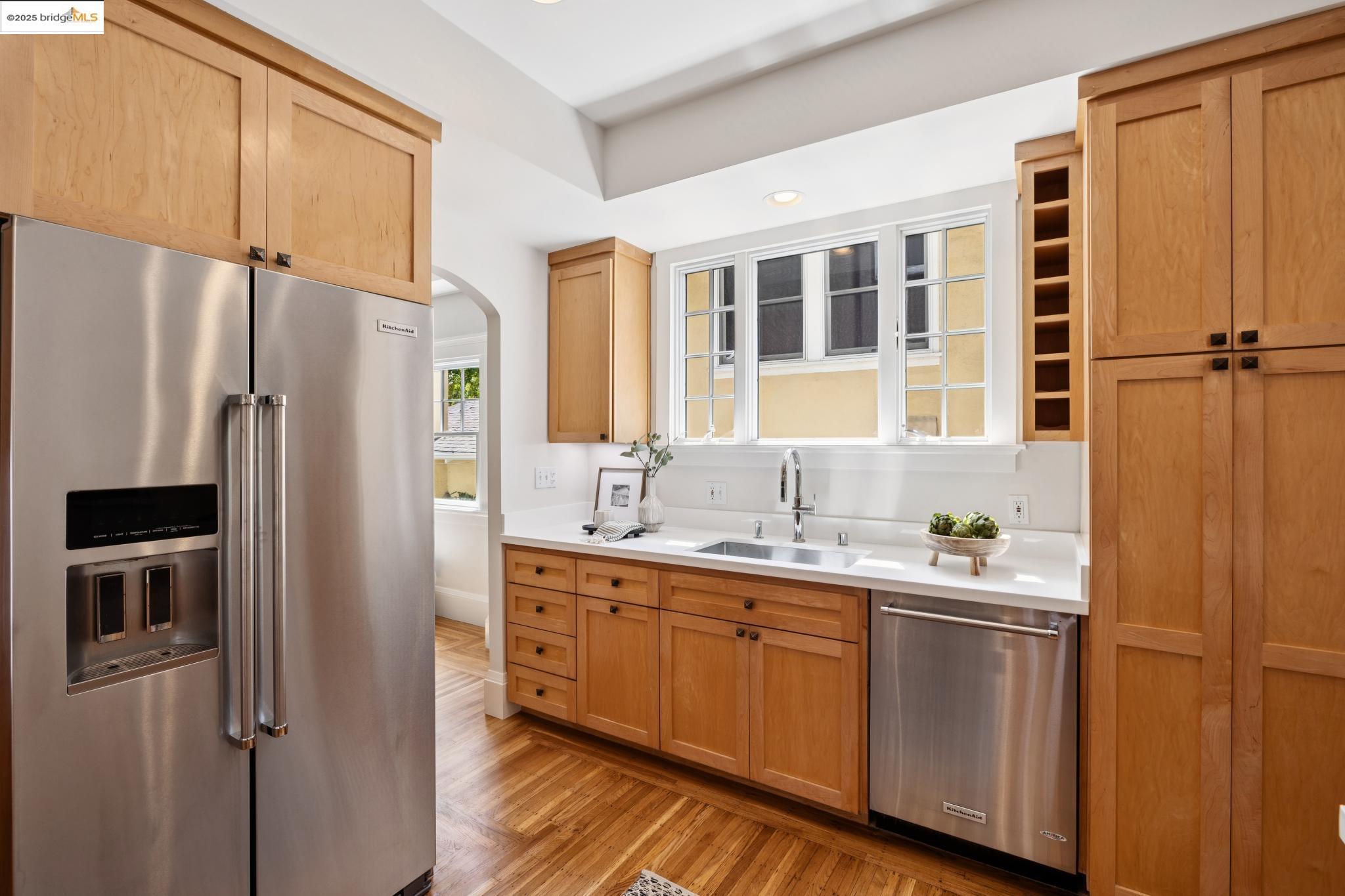 Detail Gallery Image 16 of 51 For 1071 Harvard Rd, Piedmont,  CA 94610 - 4 Beds | 2/1 Baths