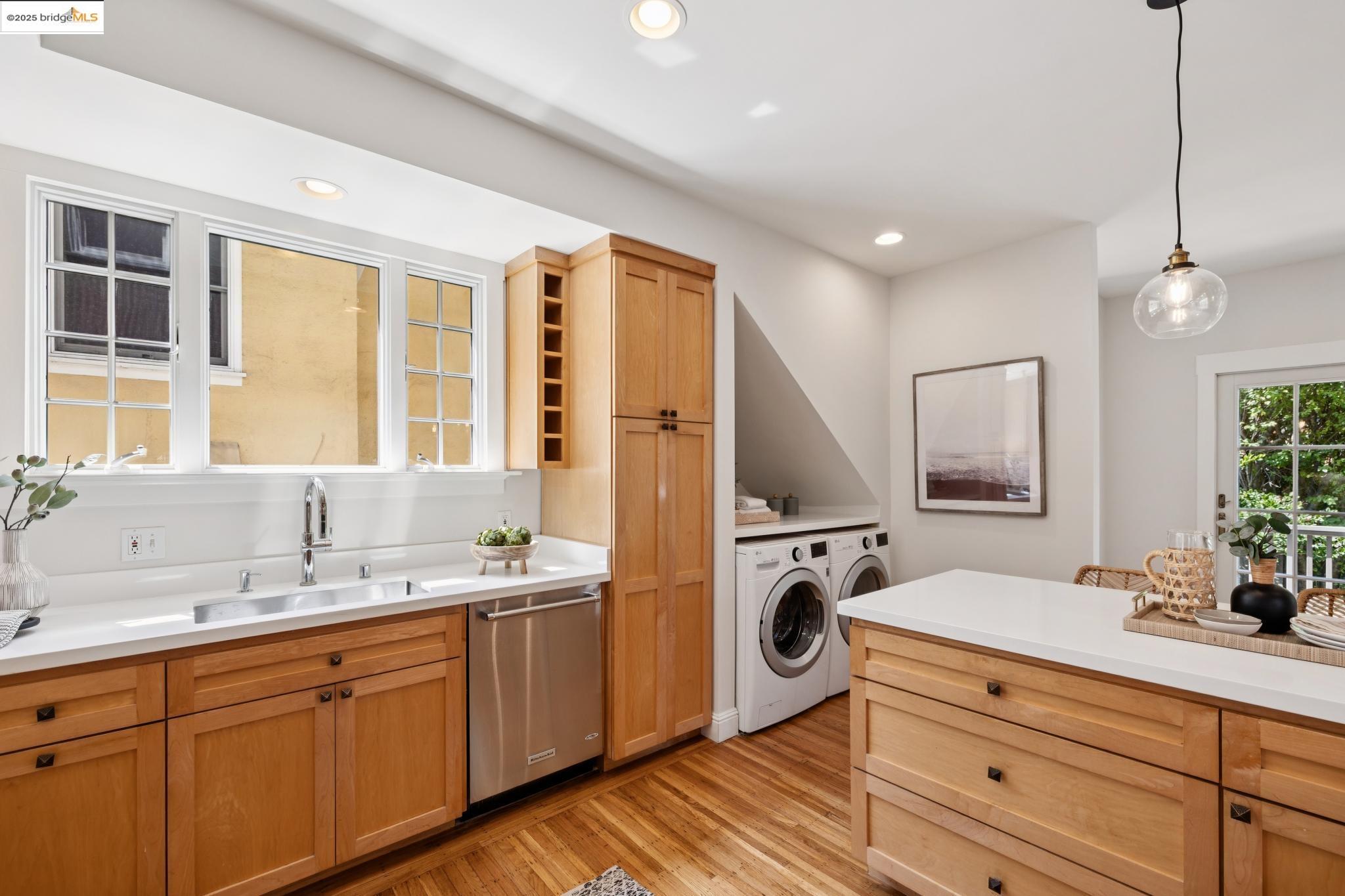 Detail Gallery Image 17 of 51 For 1071 Harvard Rd, Piedmont,  CA 94610 - 4 Beds | 2/1 Baths