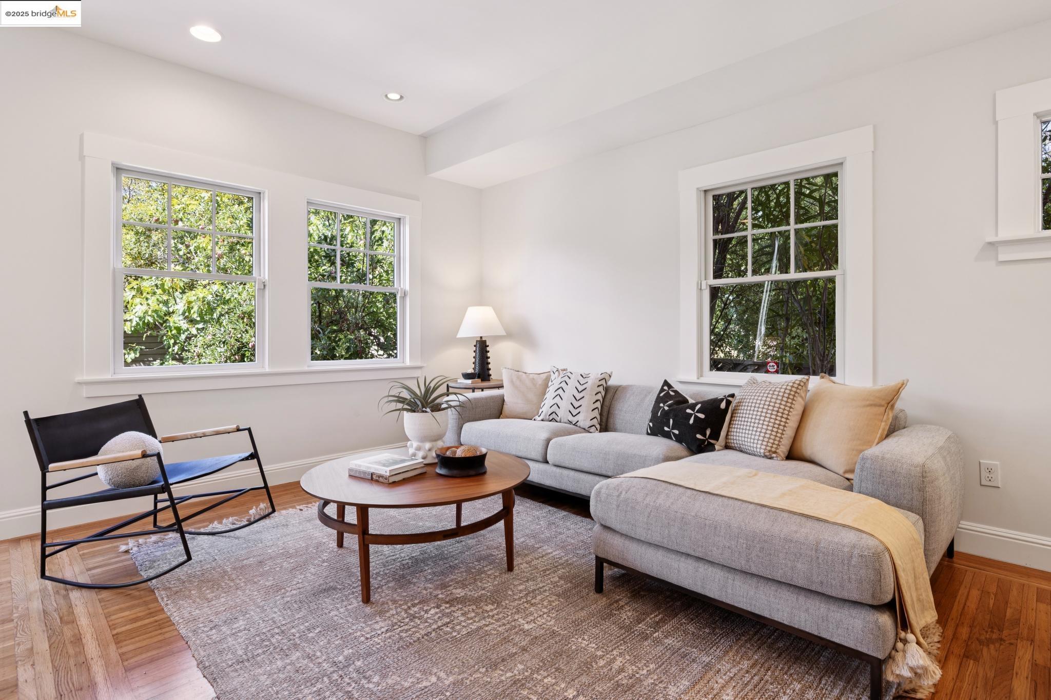 Detail Gallery Image 18 of 51 For 1071 Harvard Rd, Piedmont,  CA 94610 - 4 Beds | 2/1 Baths