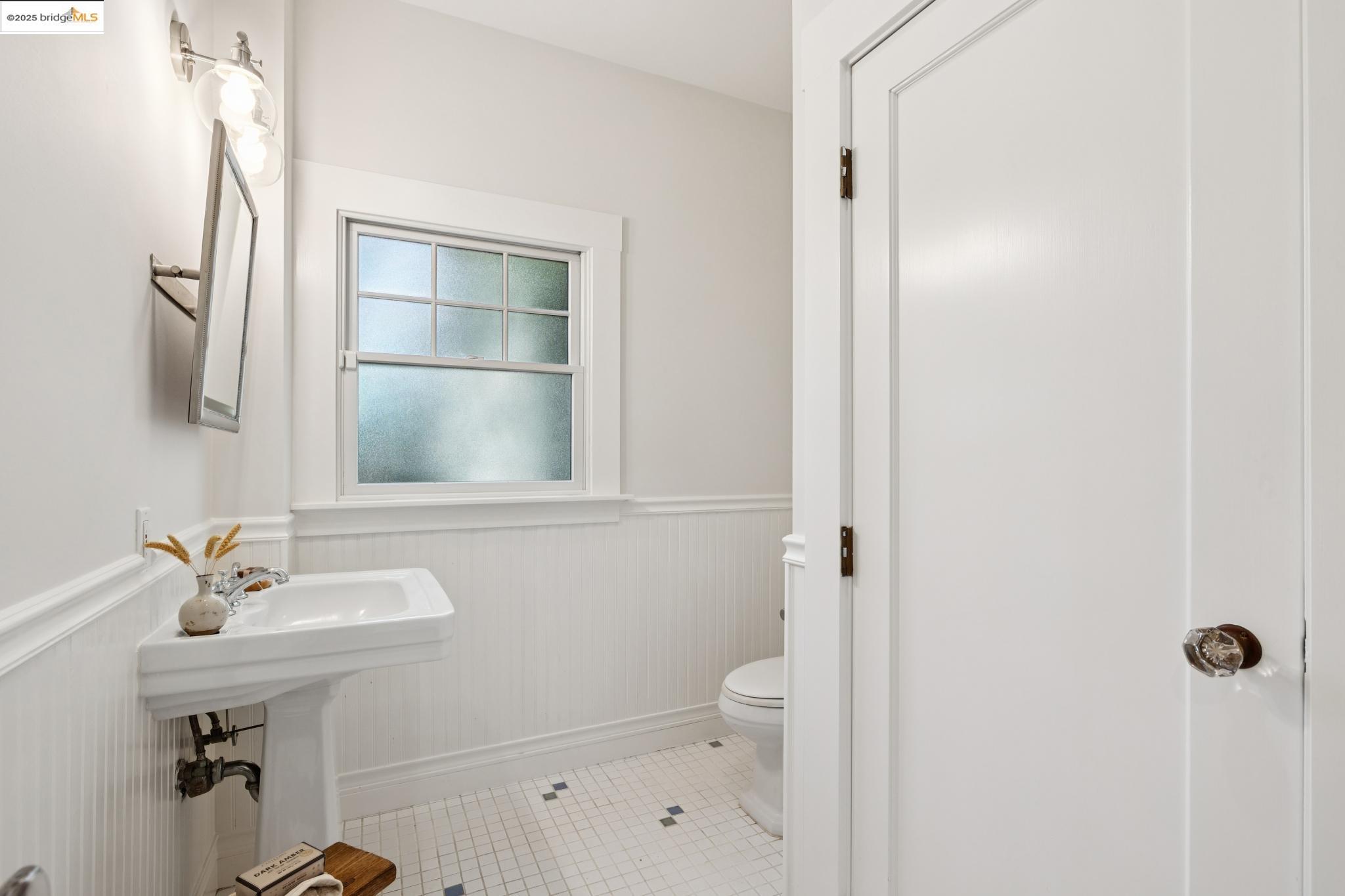 Detail Gallery Image 22 of 51 For 1071 Harvard Rd, Piedmont,  CA 94610 - 4 Beds | 2/1 Baths