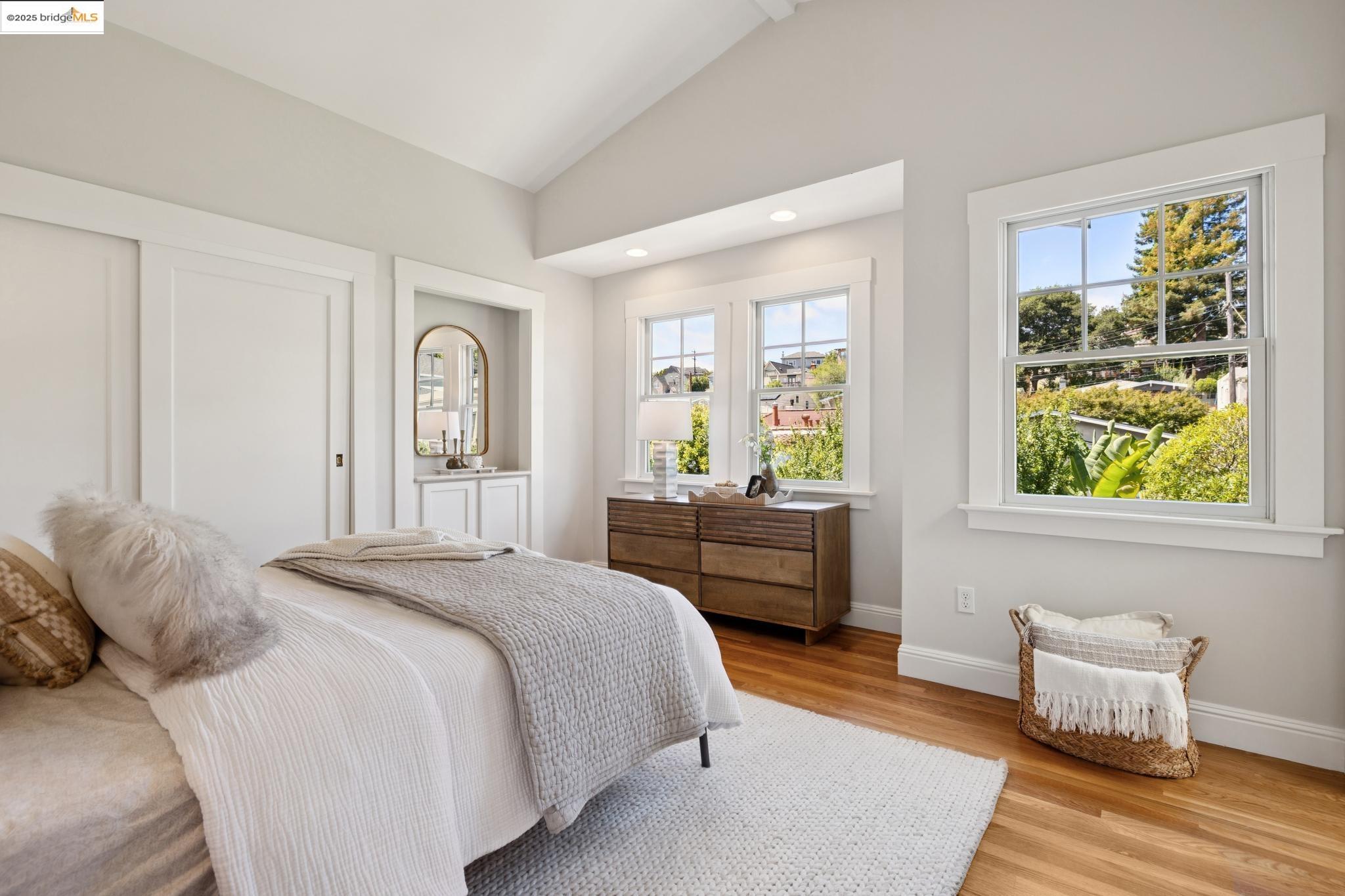 Detail Gallery Image 24 of 51 For 1071 Harvard Rd, Piedmont,  CA 94610 - 4 Beds | 2/1 Baths