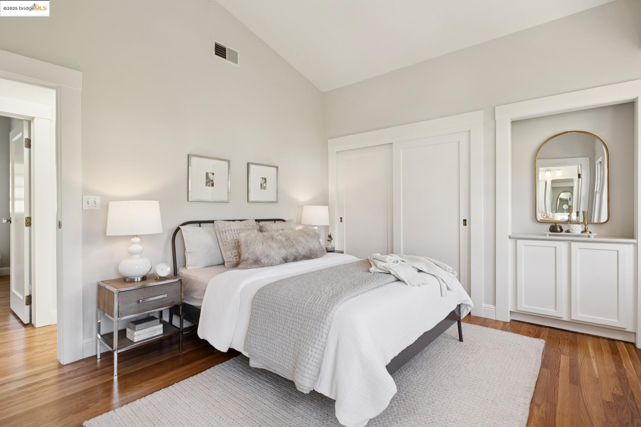 Detail Gallery Image 25 of 51 For 1071 Harvard Rd, Piedmont,  CA 94610 - 4 Beds | 2/1 Baths