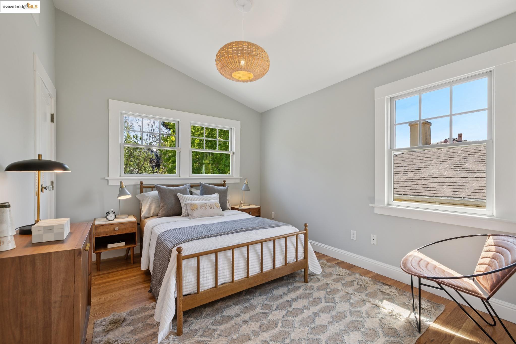 Detail Gallery Image 30 of 51 For 1071 Harvard Rd, Piedmont,  CA 94610 - 4 Beds | 2/1 Baths