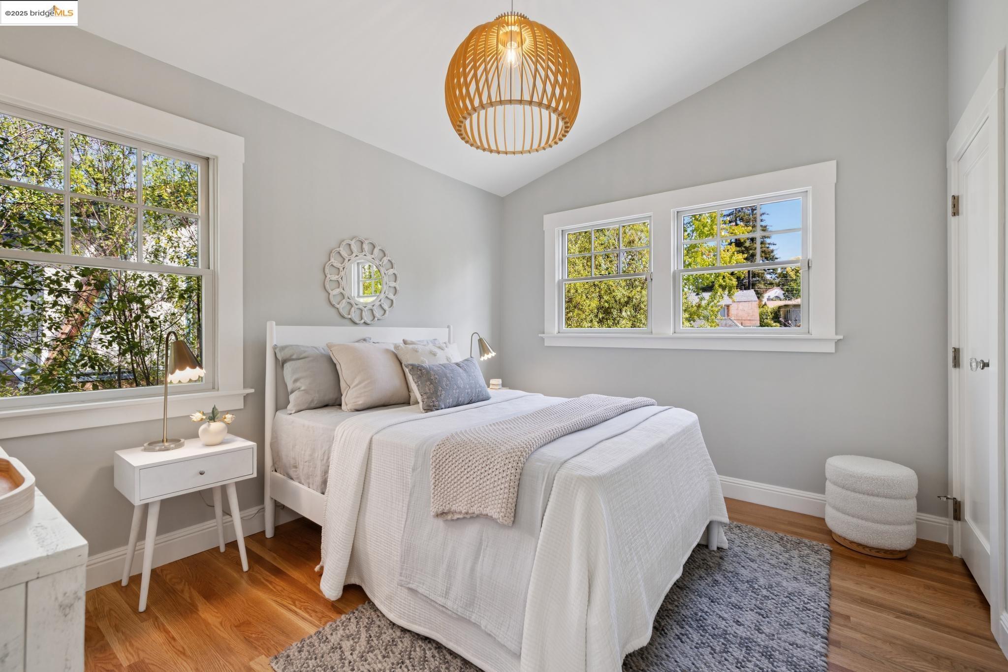Detail Gallery Image 31 of 51 For 1071 Harvard Rd, Piedmont,  CA 94610 - 4 Beds | 2/1 Baths