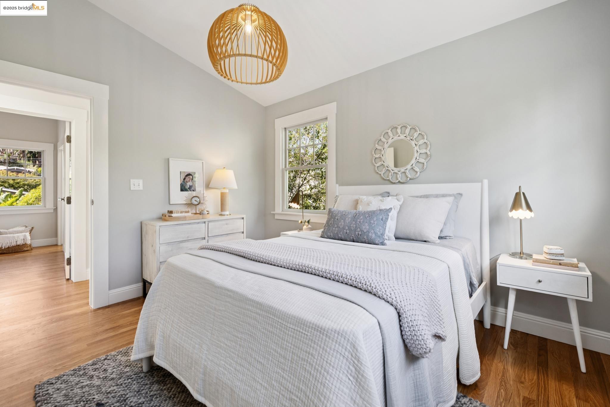 Detail Gallery Image 32 of 51 For 1071 Harvard Rd, Piedmont,  CA 94610 - 4 Beds | 2/1 Baths