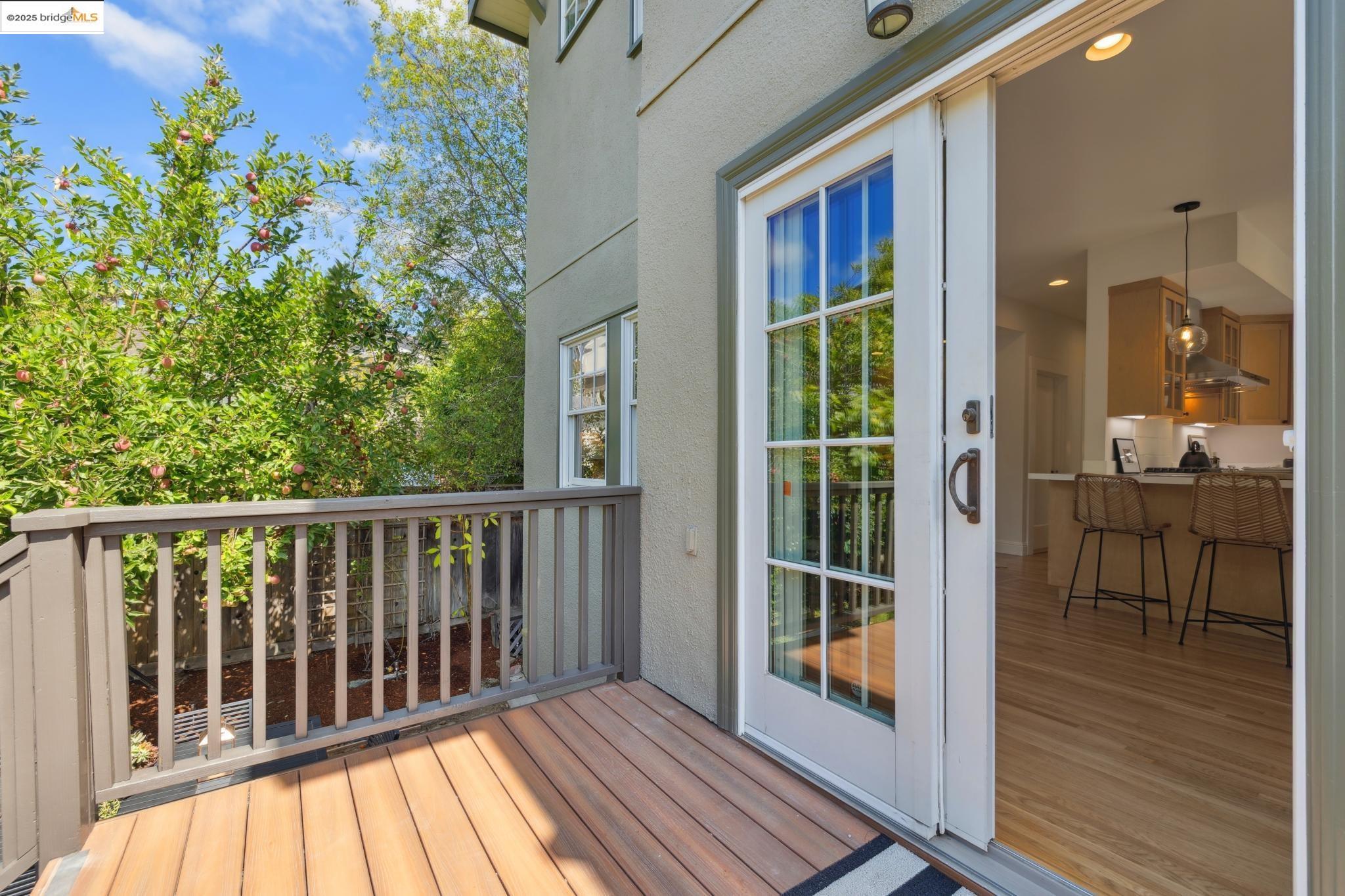 Detail Gallery Image 34 of 51 For 1071 Harvard Rd, Piedmont,  CA 94610 - 4 Beds | 2/1 Baths