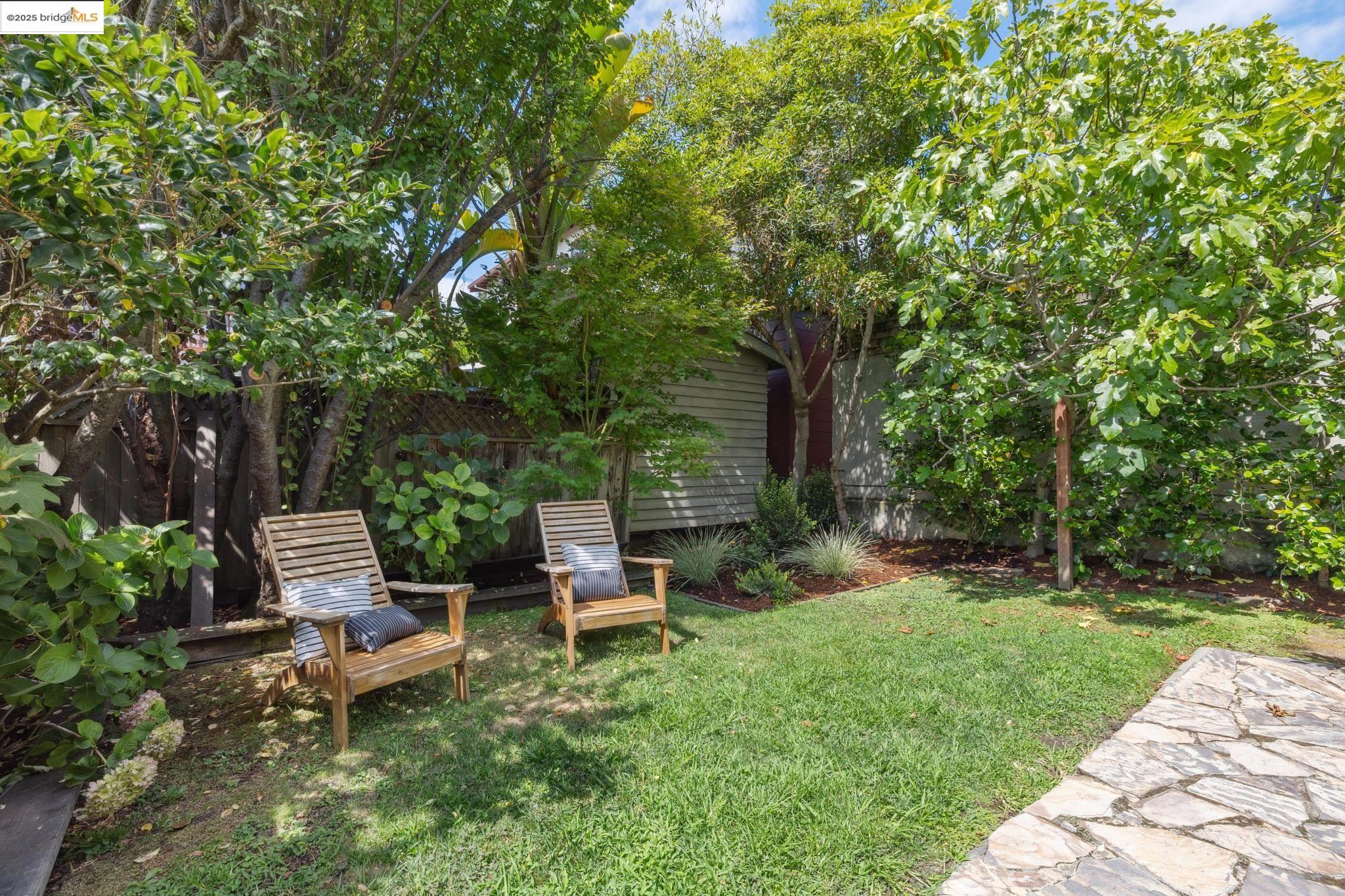 Detail Gallery Image 36 of 51 For 1071 Harvard Rd, Piedmont,  CA 94610 - 4 Beds | 2/1 Baths