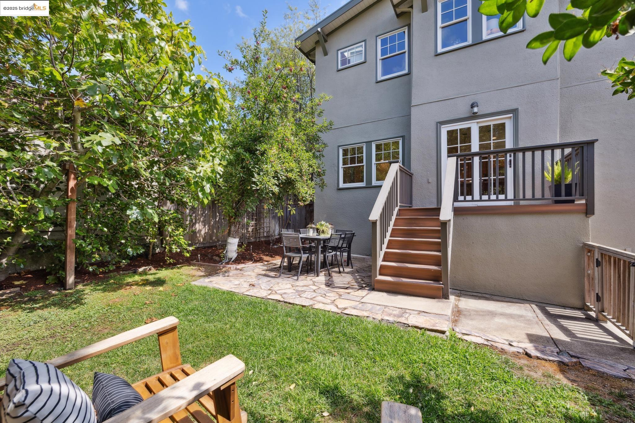 Detail Gallery Image 37 of 51 For 1071 Harvard Rd, Piedmont,  CA 94610 - 4 Beds | 2/1 Baths