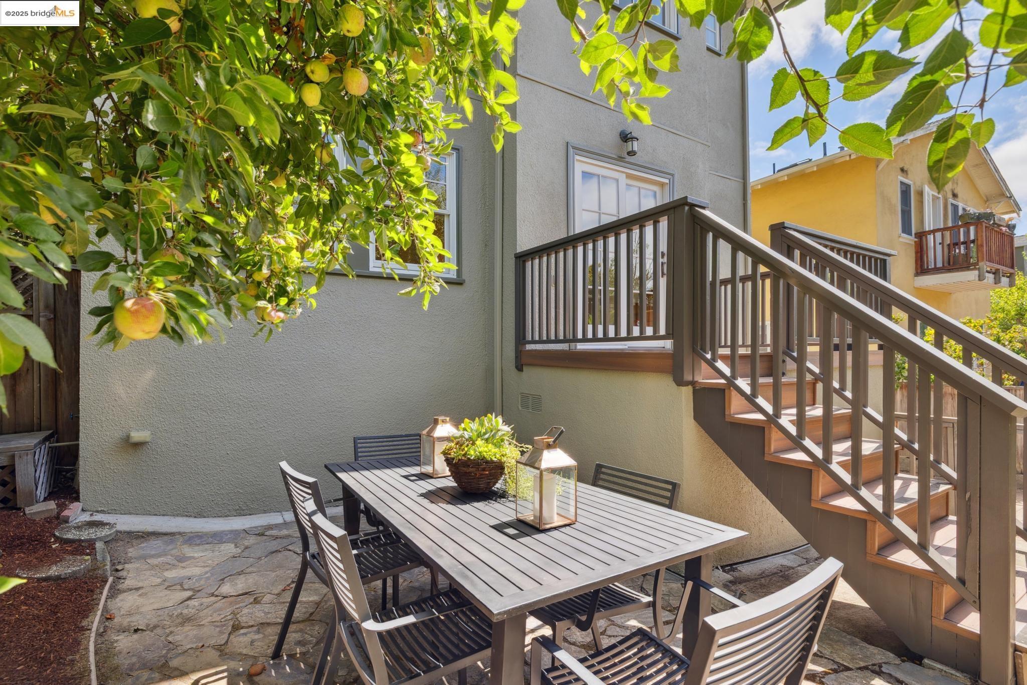 Detail Gallery Image 38 of 51 For 1071 Harvard Rd, Piedmont,  CA 94610 - 4 Beds | 2/1 Baths
