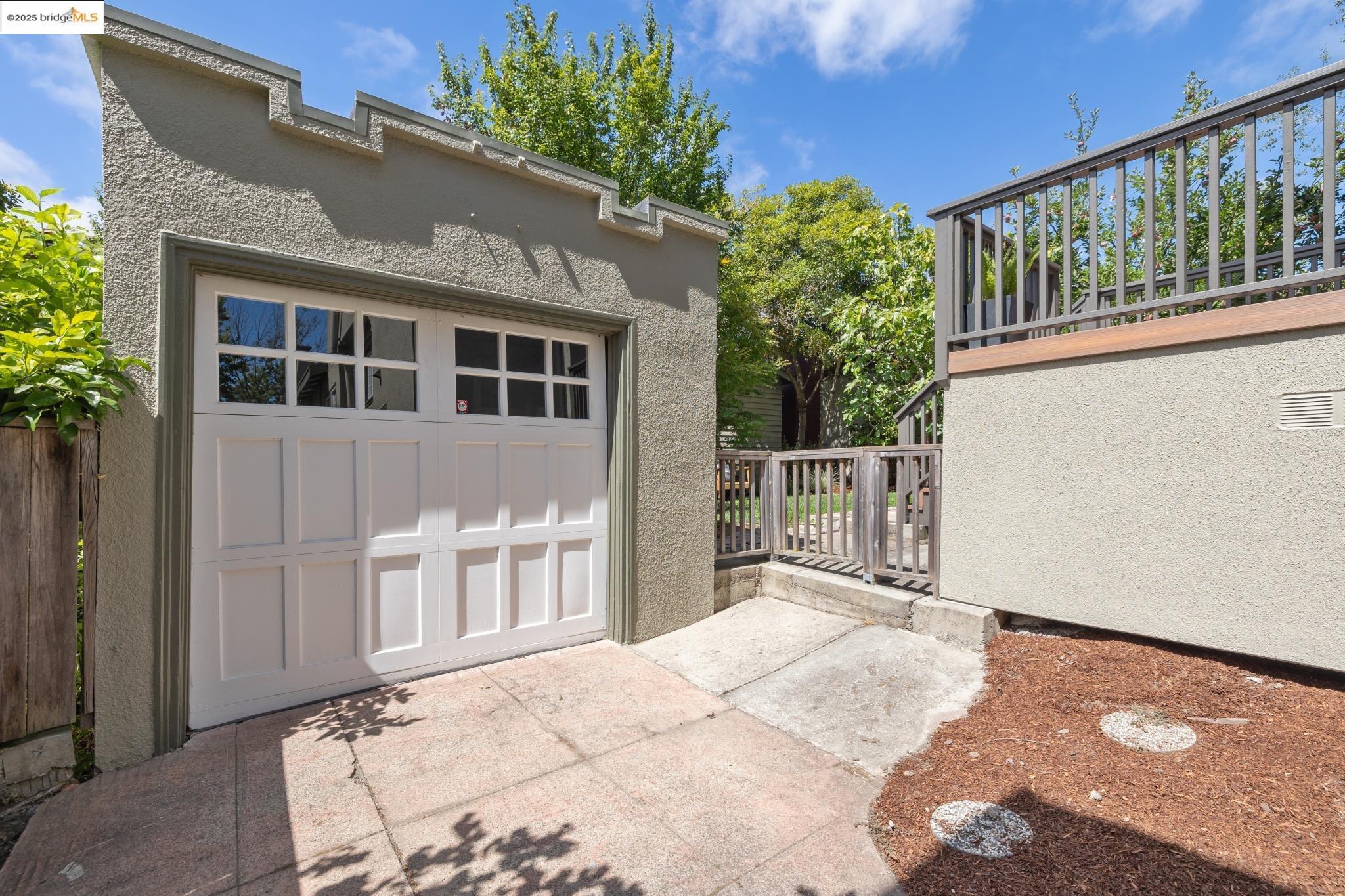 Detail Gallery Image 42 of 51 For 1071 Harvard Rd, Piedmont,  CA 94610 - 4 Beds | 2/1 Baths