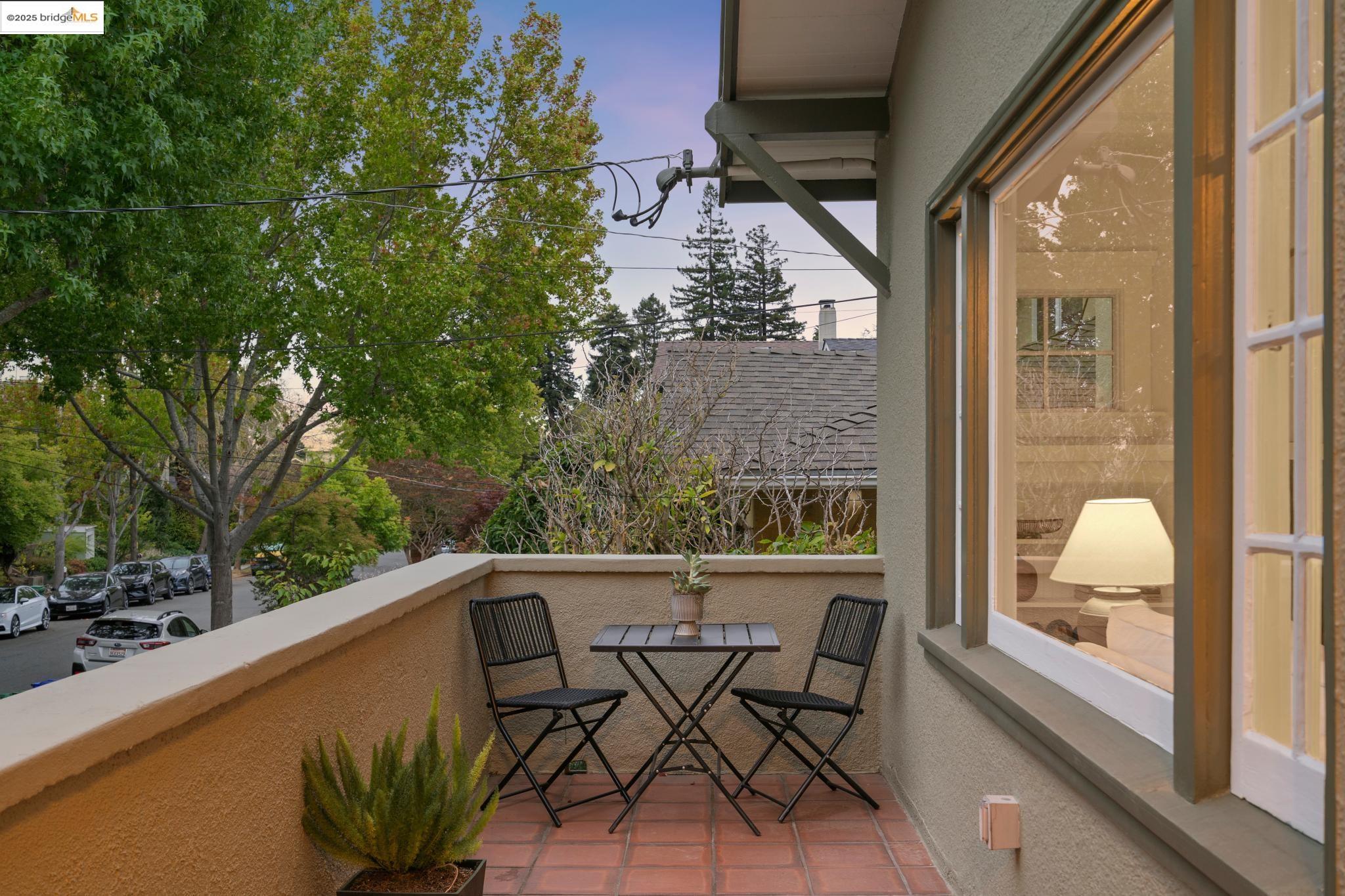 Detail Gallery Image 44 of 51 For 1071 Harvard Rd, Piedmont,  CA 94610 - 4 Beds | 2/1 Baths