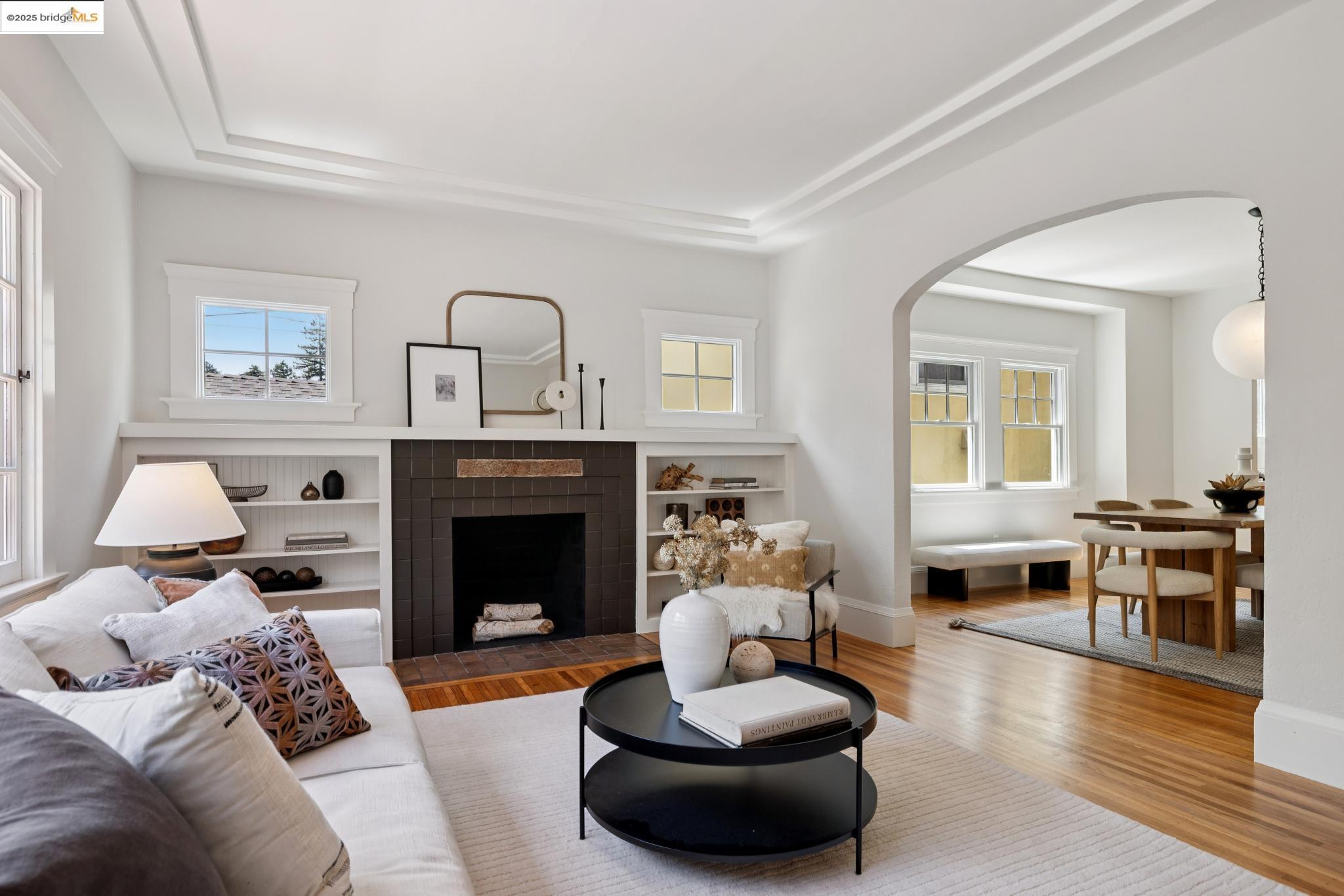 Detail Gallery Image 8 of 51 For 1071 Harvard Rd, Piedmont,  CA 94610 - 4 Beds | 2/1 Baths