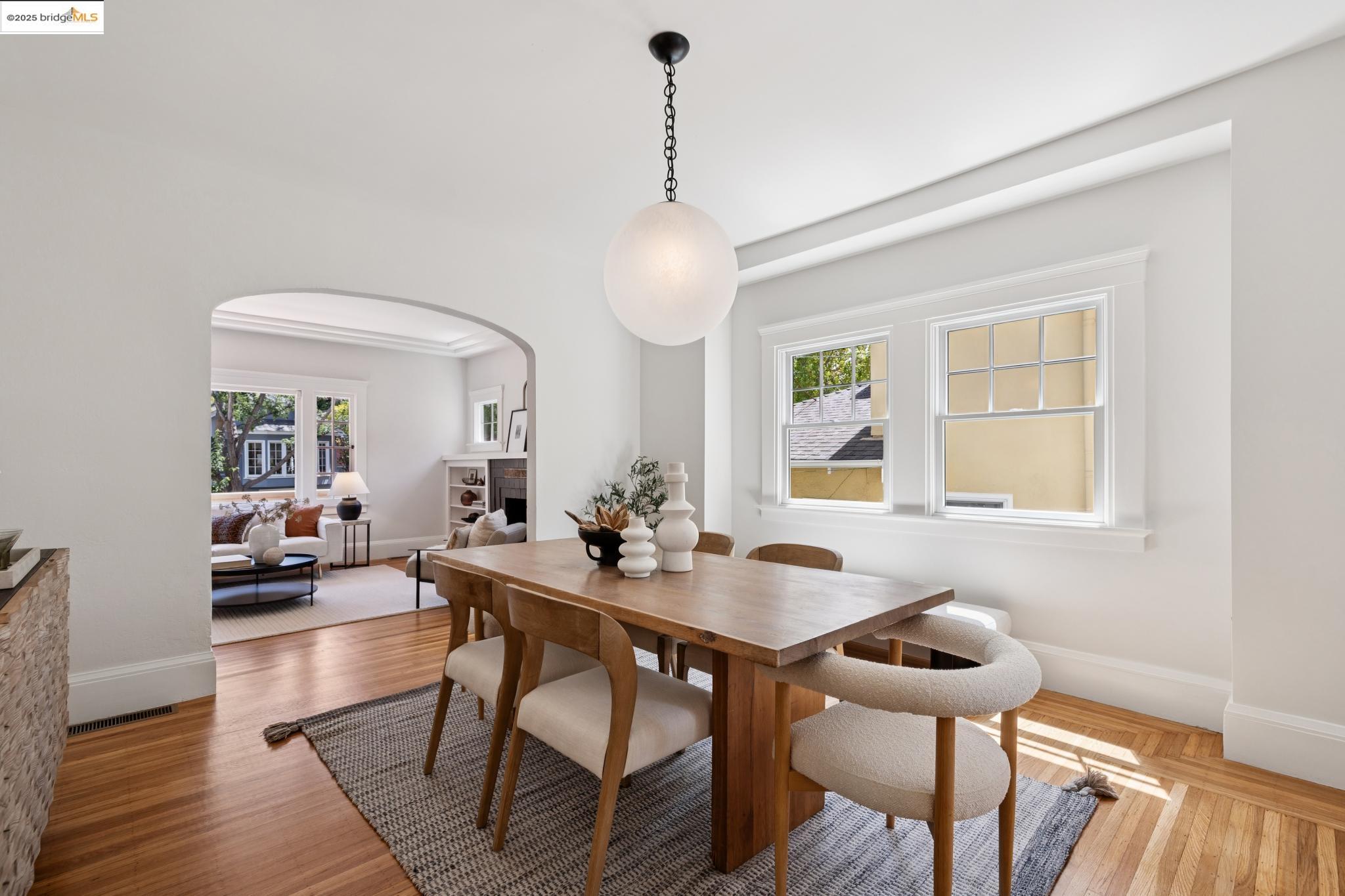 Detail Gallery Image 10 of 51 For 1071 Harvard Rd, Piedmont,  CA 94610 - 4 Beds | 2/1 Baths