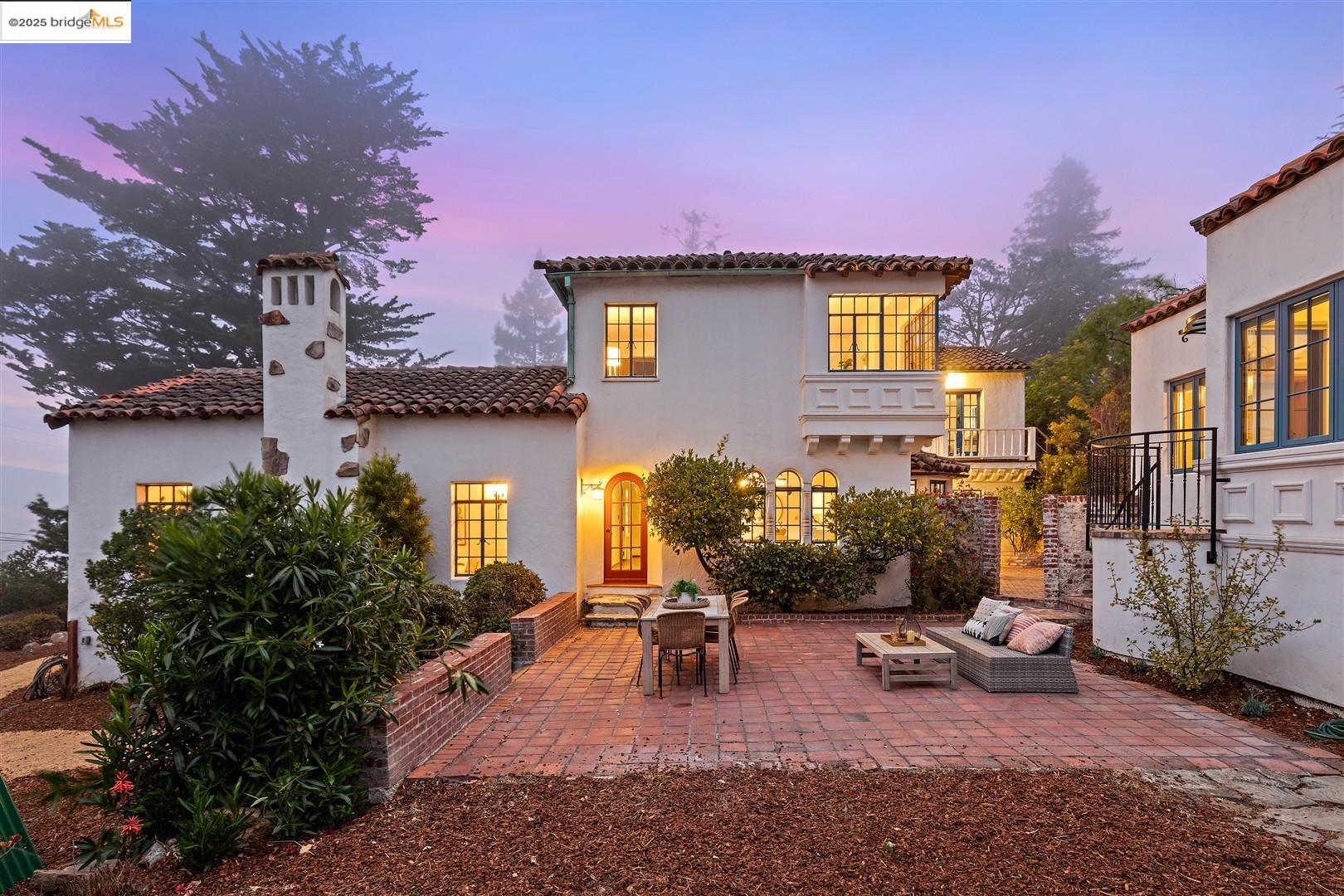Detail Gallery Image 2 of 51 For 901 Grizzly Peak Blvd, Berkeley,  CA 94708 - 6 Beds | 4 Baths