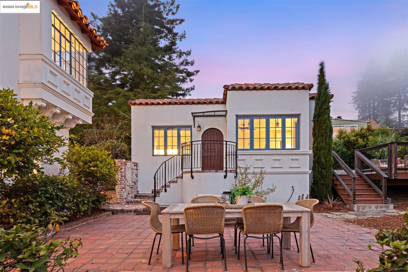 Detail Gallery Image 3 of 51 For 901 Grizzly Peak Blvd, Berkeley,  CA 94708 - 6 Beds | 4 Baths