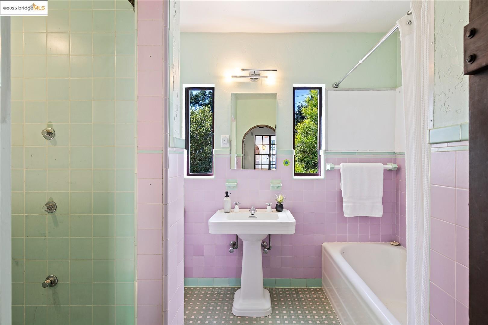 Detail Gallery Image 26 of 51 For 901 Grizzly Peak Blvd, Berkeley,  CA 94708 - 6 Beds | 4 Baths