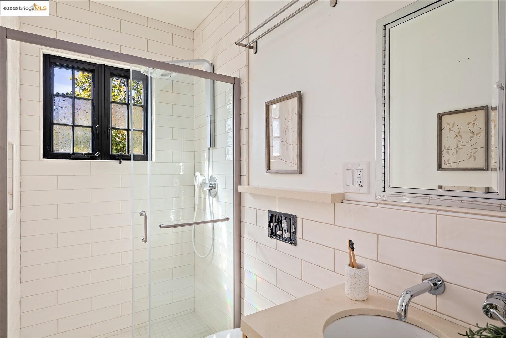Detail Gallery Image 45 of 51 For 901 Grizzly Peak Blvd, Berkeley,  CA 94708 - 6 Beds | 4 Baths