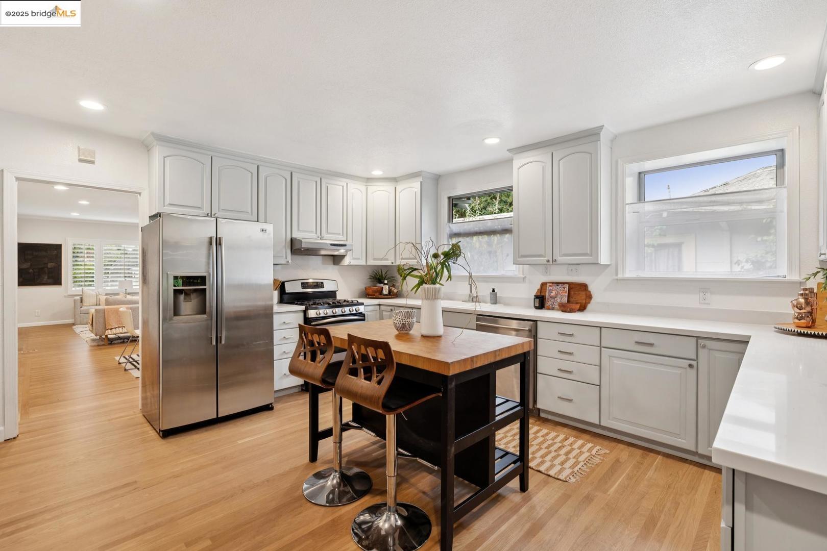 Detail Gallery Image 12 of 60 For 1313 Derby St, Berkeley,  CA 94702 - 4 Beds | 3 Baths