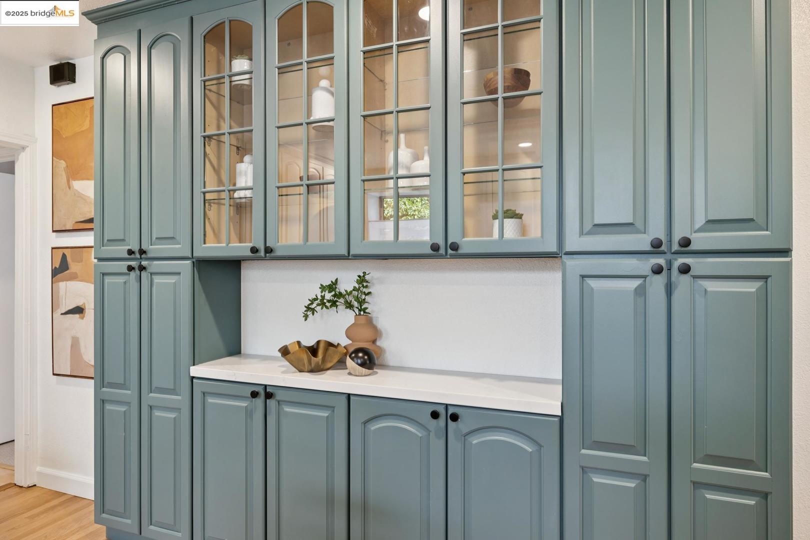 Detail Gallery Image 15 of 60 For 1313 Derby St, Berkeley,  CA 94702 - 4 Beds | 3 Baths