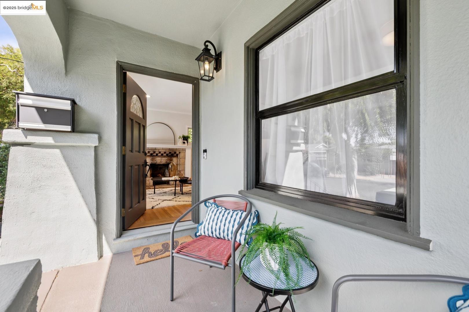 Detail Gallery Image 3 of 60 For 1313 Derby St, Berkeley,  CA 94702 - 4 Beds | 3 Baths