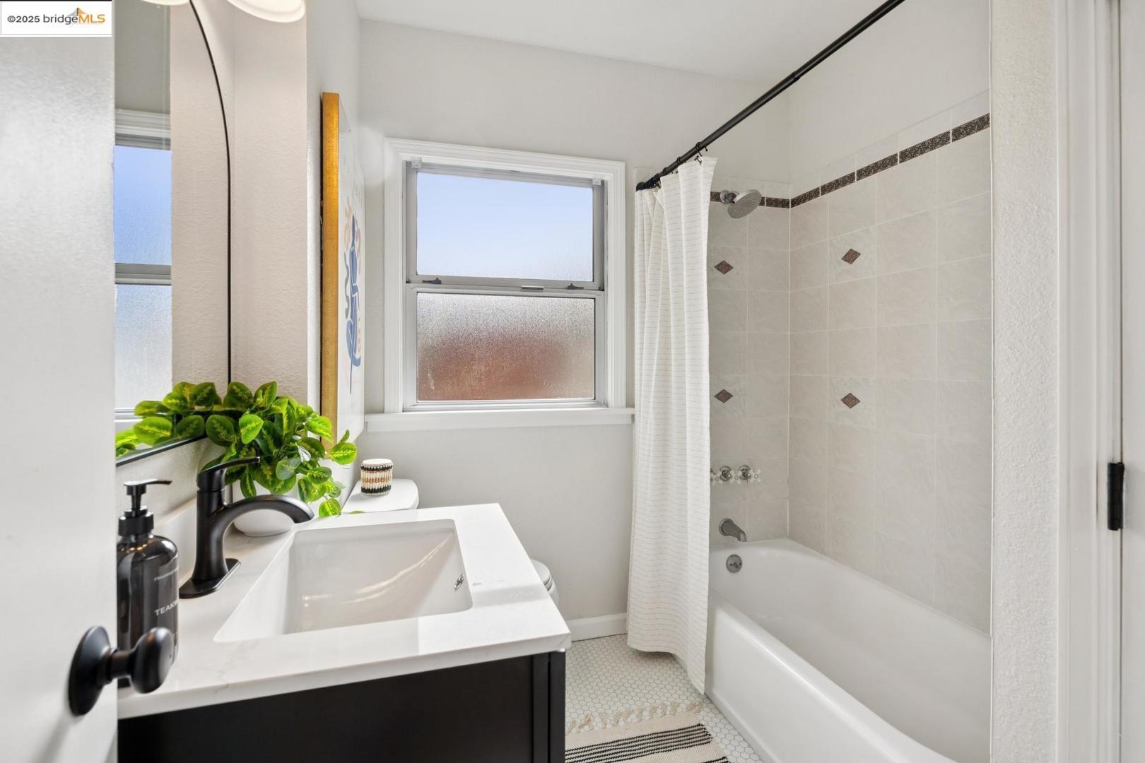 Detail Gallery Image 26 of 60 For 1313 Derby St, Berkeley,  CA 94702 - 4 Beds | 3 Baths