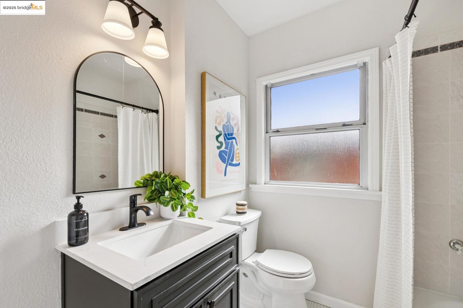 Detail Gallery Image 27 of 60 For 1313 Derby St, Berkeley,  CA 94702 - 4 Beds | 3 Baths