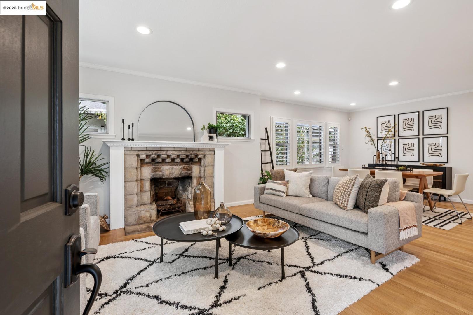 Detail Gallery Image 4 of 60 For 1313 Derby St, Berkeley,  CA 94702 - 4 Beds | 3 Baths
