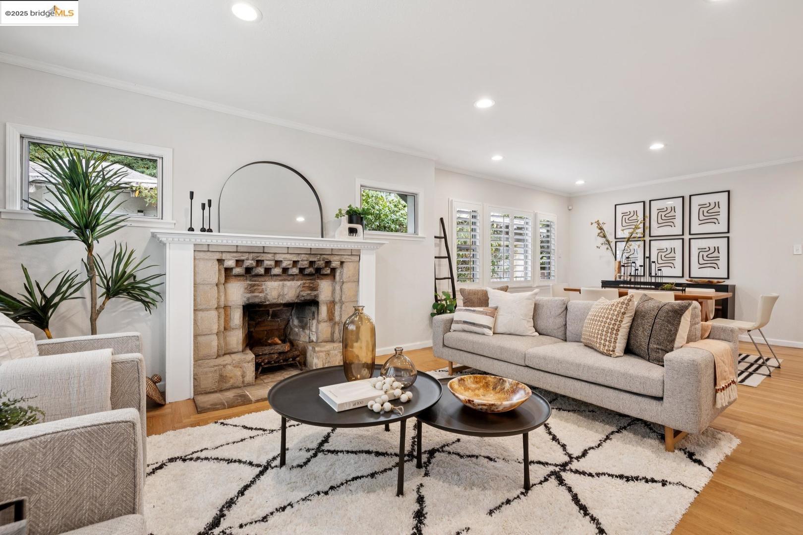 Detail Gallery Image 6 of 60 For 1313 Derby St, Berkeley,  CA 94702 - 4 Beds | 3 Baths