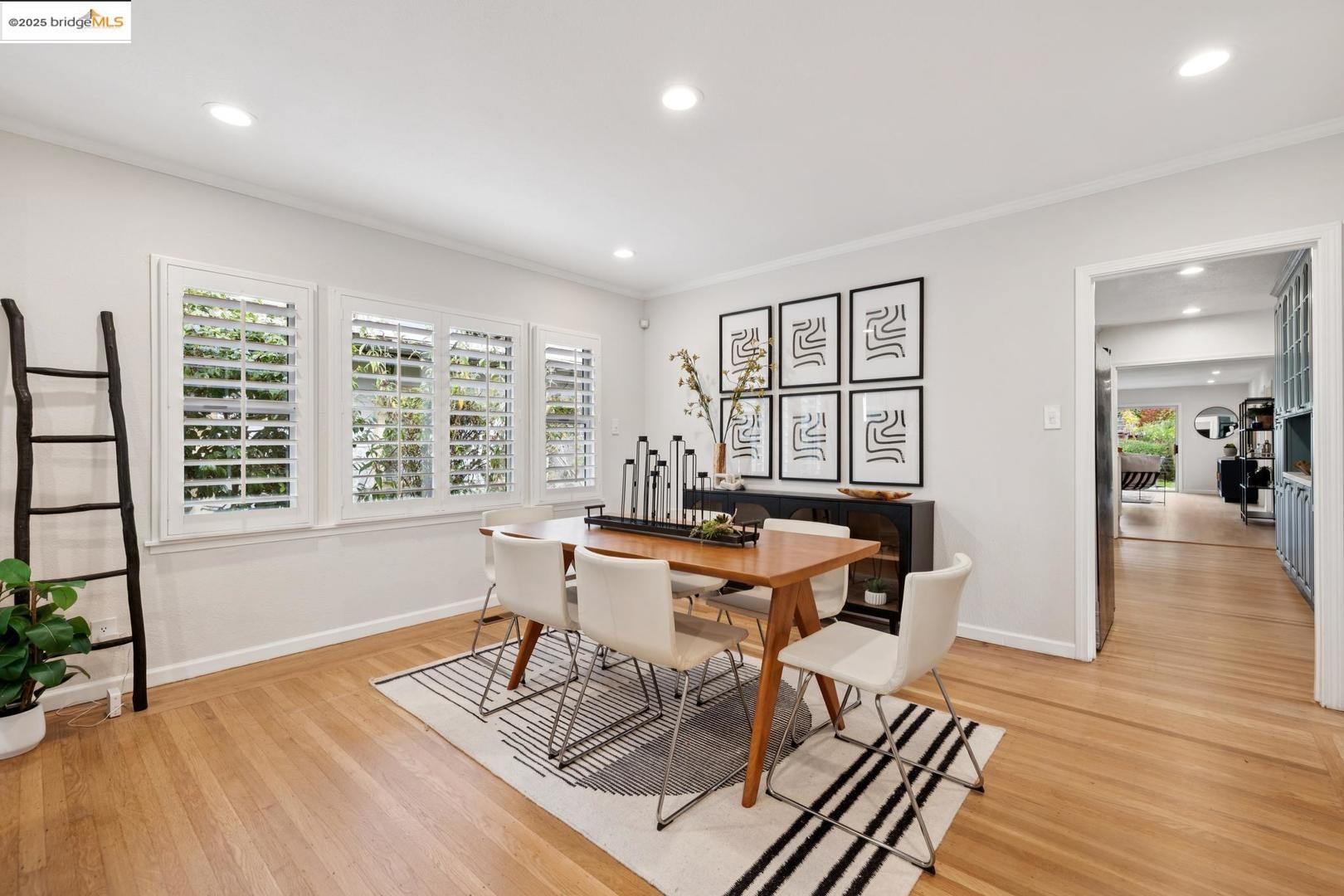 Detail Gallery Image 7 of 60 For 1313 Derby St, Berkeley,  CA 94702 - 4 Beds | 3 Baths