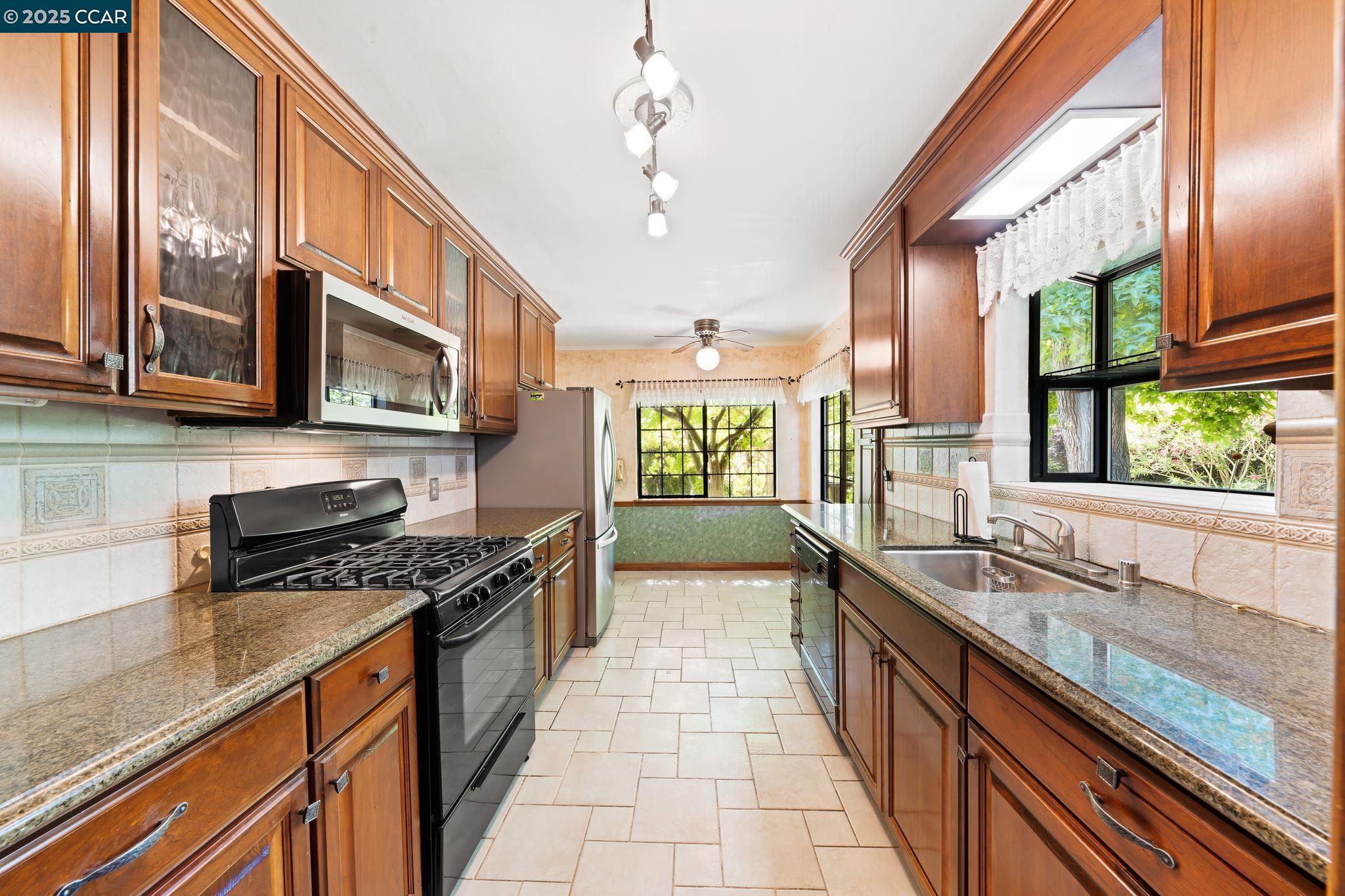 Detail Gallery Image 15 of 43 For 437 Coleman Ct, Pleasant Hill,  CA 94523 - 3 Beds | 2 Baths