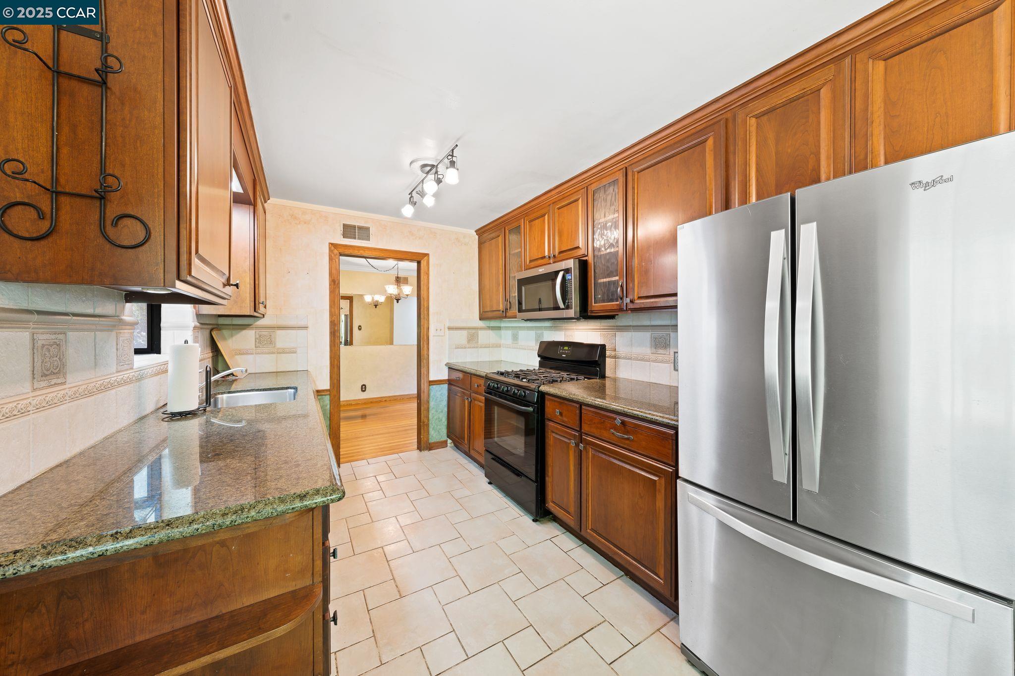Detail Gallery Image 16 of 43 For 437 Coleman Ct, Pleasant Hill,  CA 94523 - 3 Beds | 2 Baths