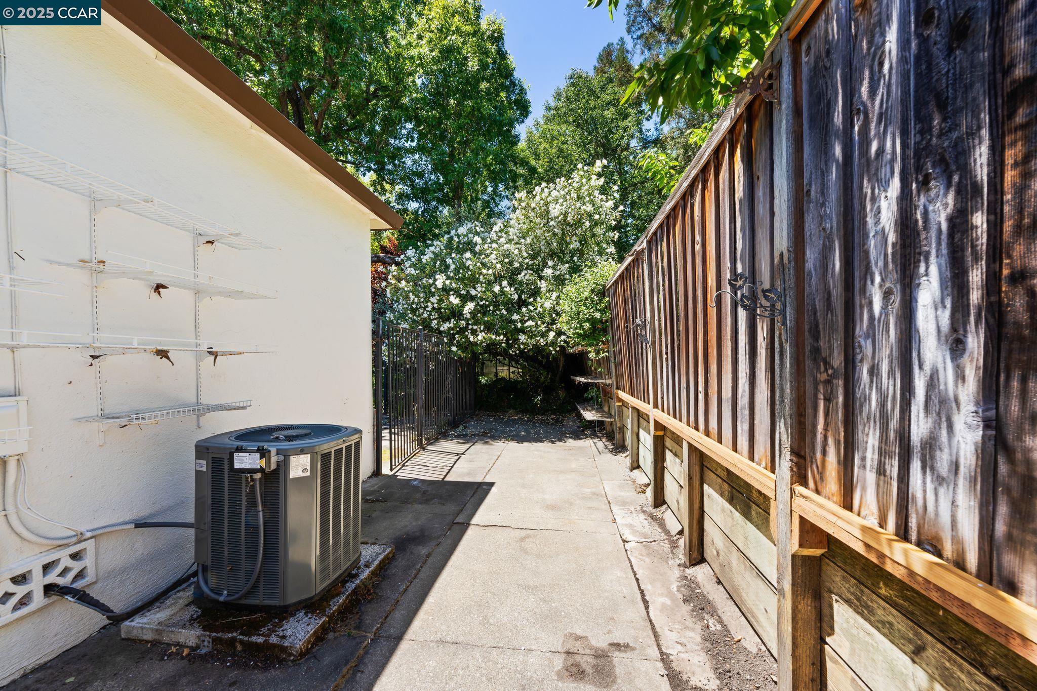 Detail Gallery Image 33 of 43 For 437 Coleman Ct, Pleasant Hill,  CA 94523 - 3 Beds | 2 Baths