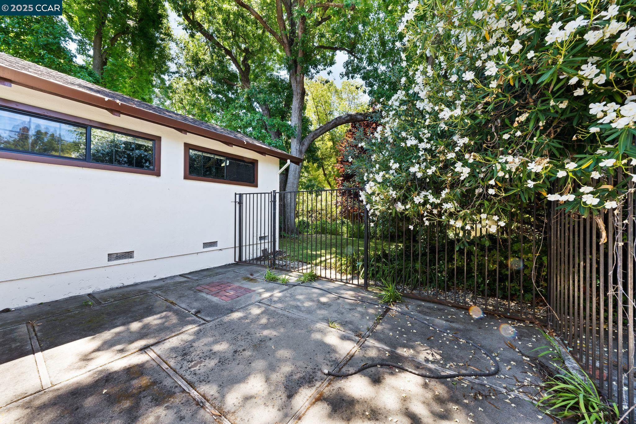 Detail Gallery Image 34 of 43 For 437 Coleman Ct, Pleasant Hill,  CA 94523 - 3 Beds | 2 Baths