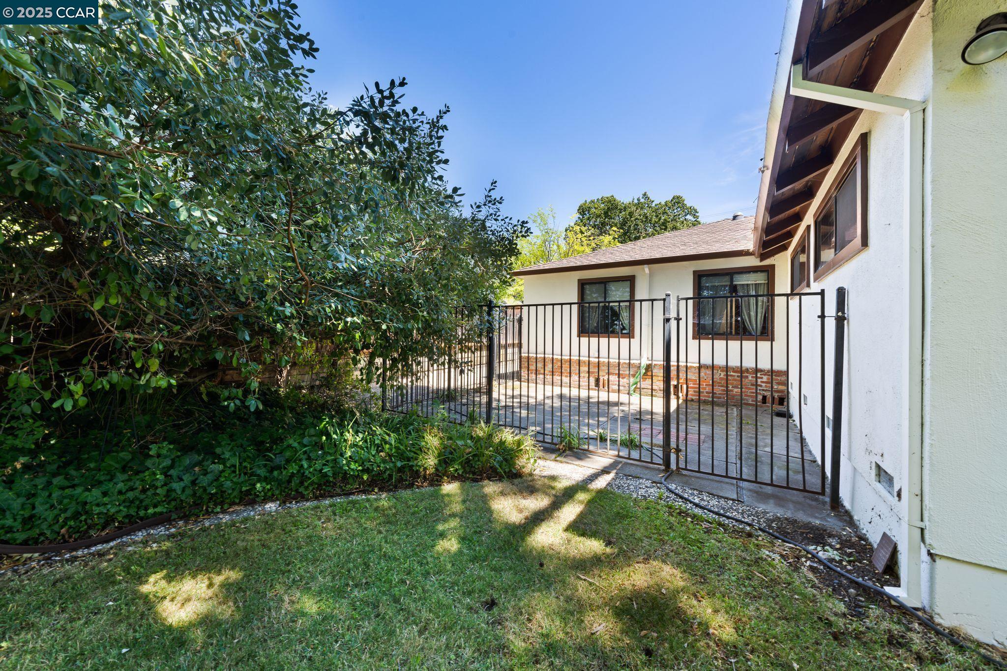 Detail Gallery Image 35 of 43 For 437 Coleman Ct, Pleasant Hill,  CA 94523 - 3 Beds | 2 Baths