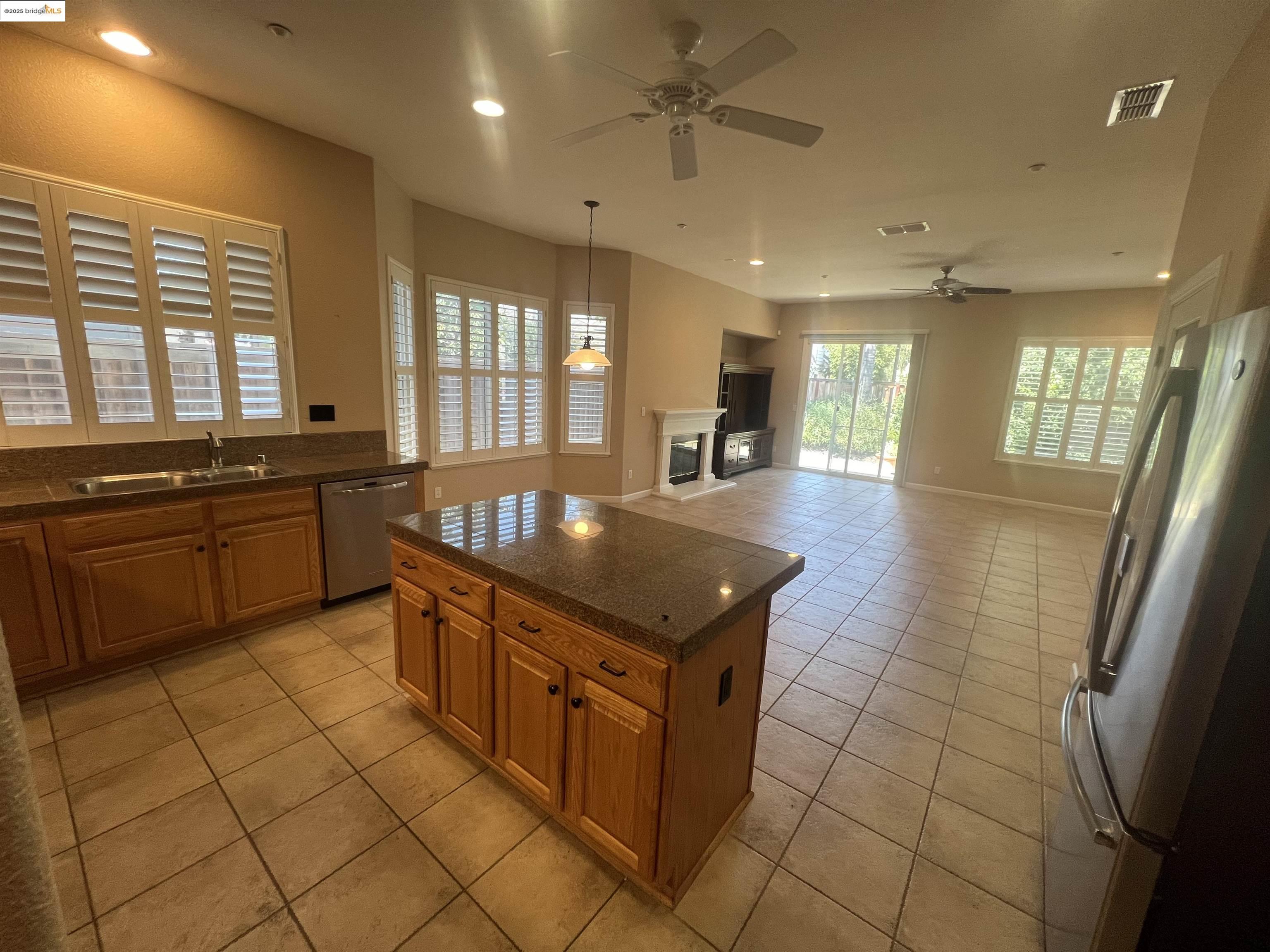 Detail Gallery Image 5 of 19 For 613 Kenwood Dr, Brentwood,  CA 94513 - 4 Beds | 2/1 Baths