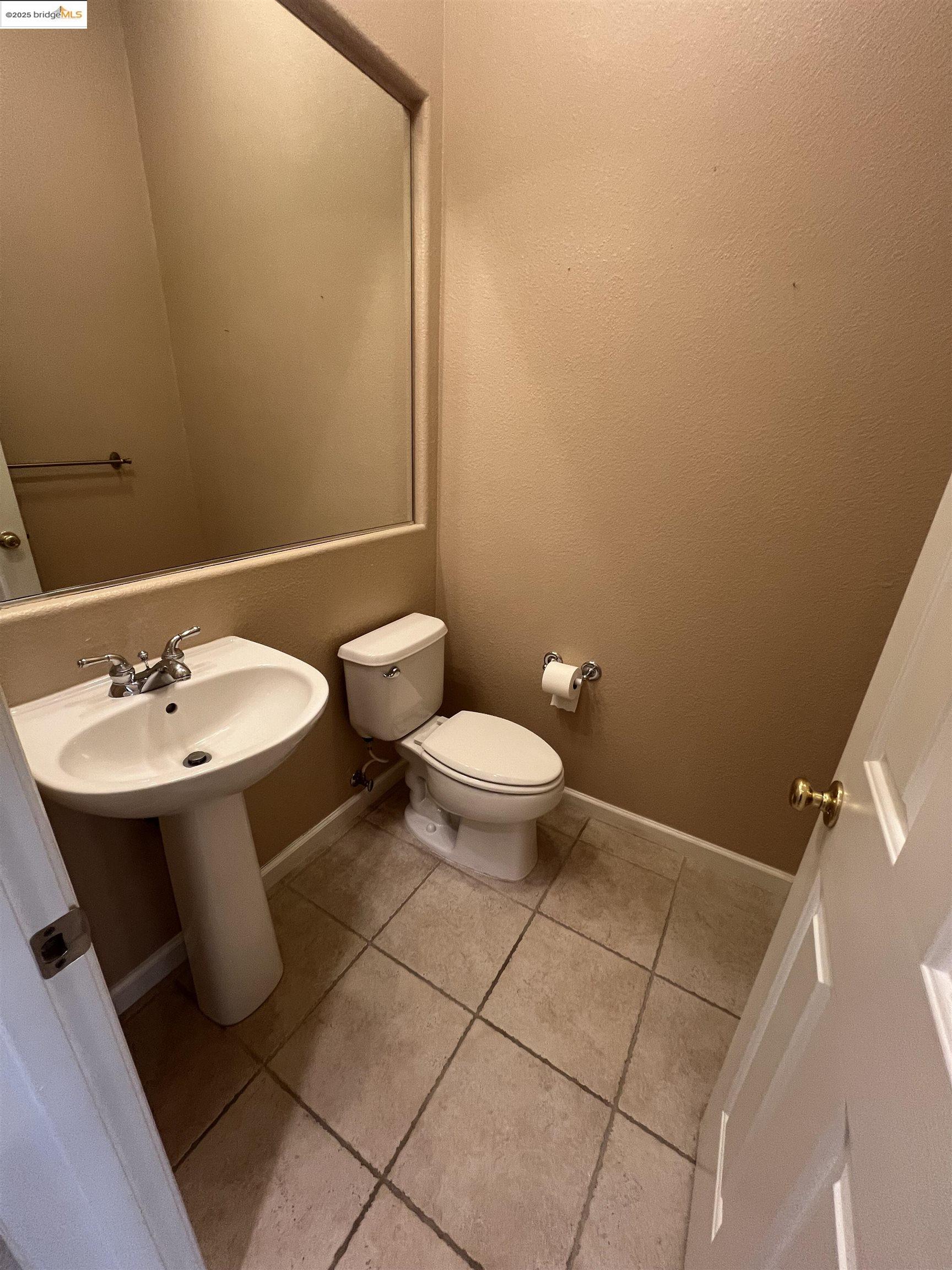 Detail Gallery Image 8 of 19 For 613 Kenwood Dr, Brentwood,  CA 94513 - 4 Beds | 2/1 Baths