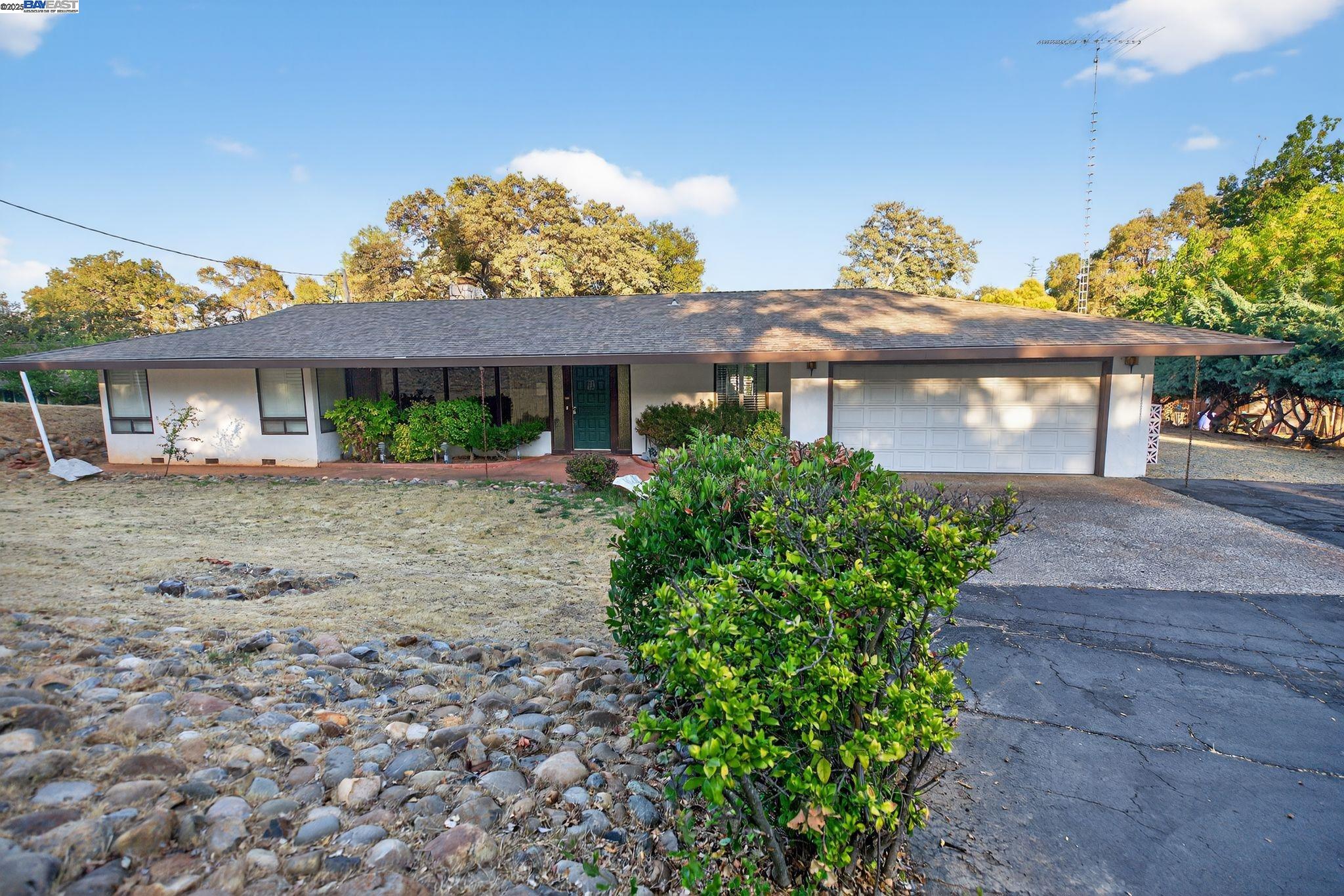 Detail Gallery Image 1 of 43 For 20521 Upper Hillview Dr, Sonora,  CA 95370 - 3 Beds | 2/1 Baths