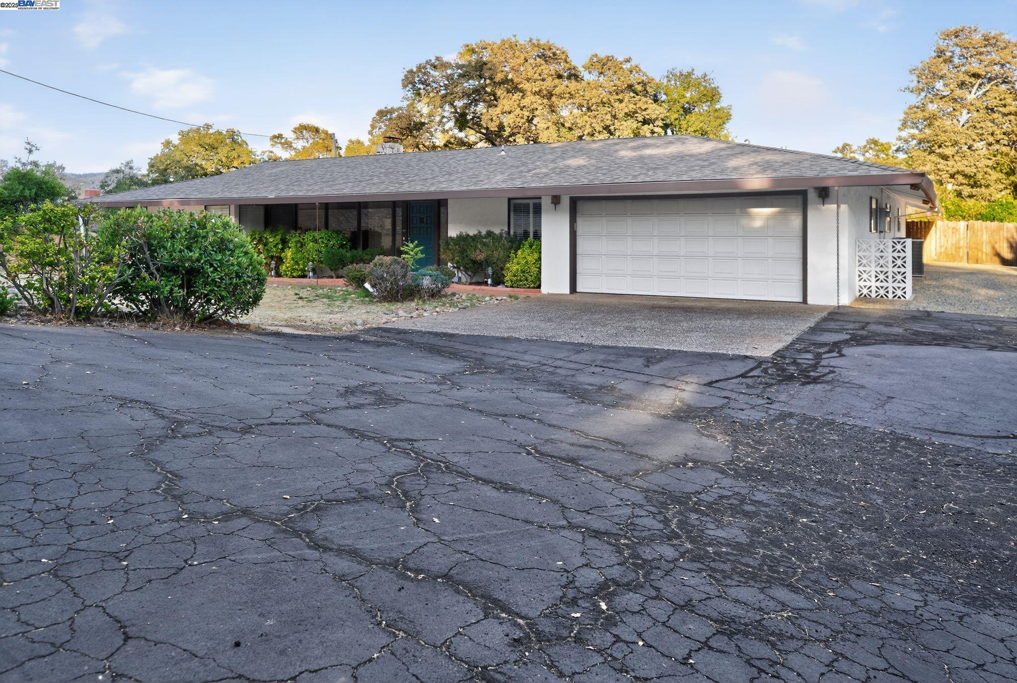 Detail Gallery Image 2 of 43 For 20521 Upper Hillview Dr, Sonora,  CA 95370 - 3 Beds | 2/1 Baths